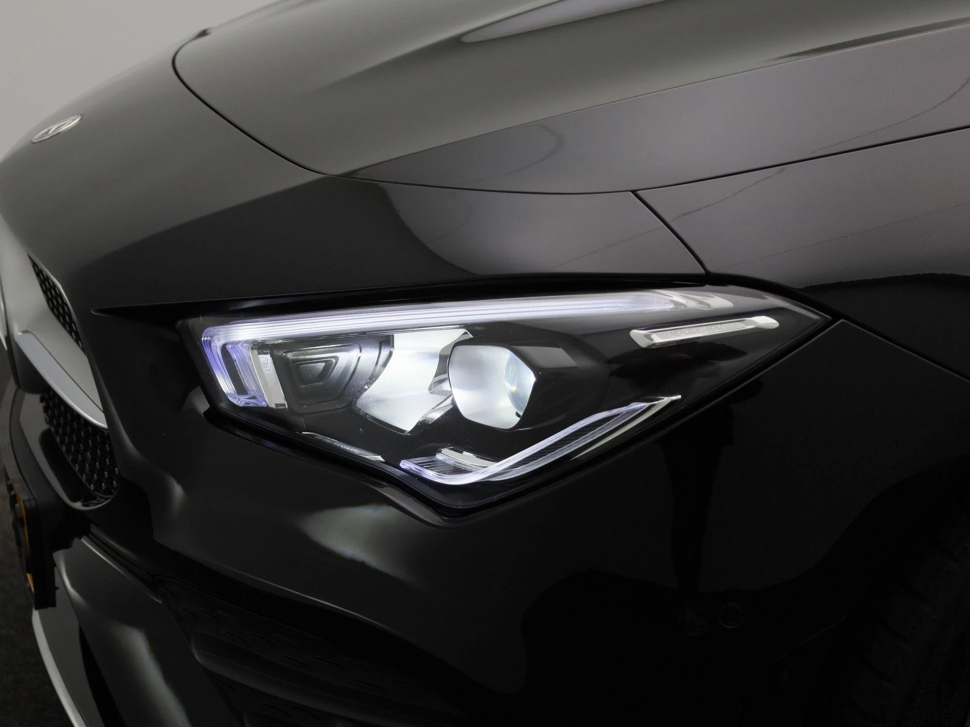 Mercedes-Benz-CLA-image-12