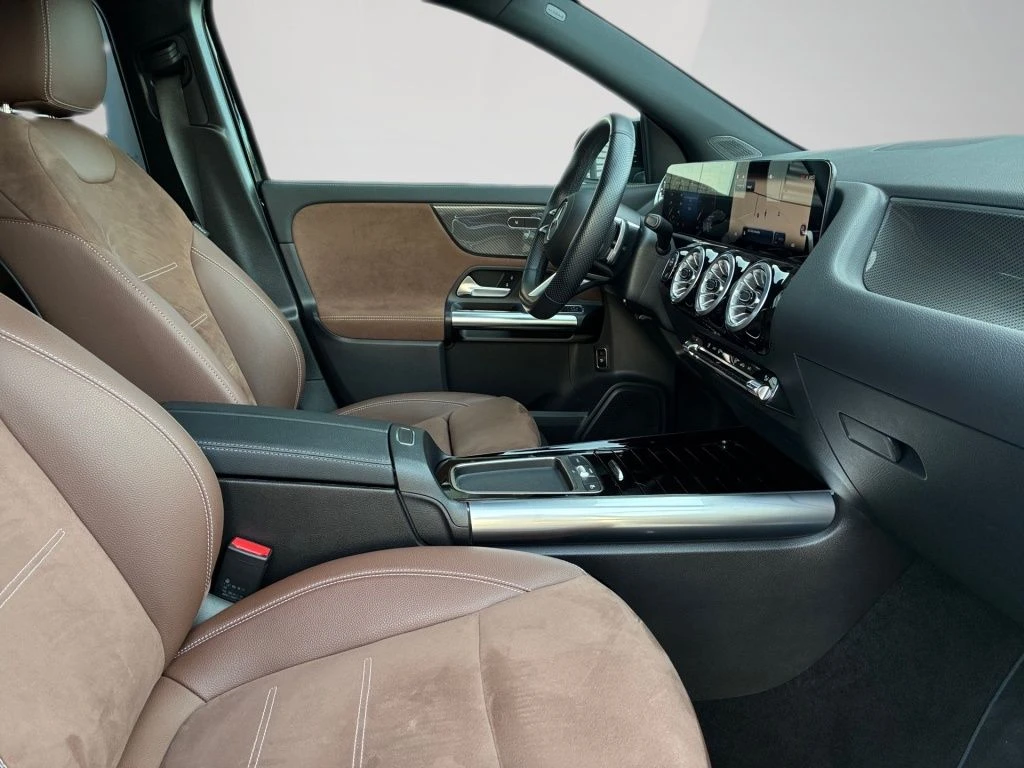 Mercedes-Benz-GLA 180 d-image-15