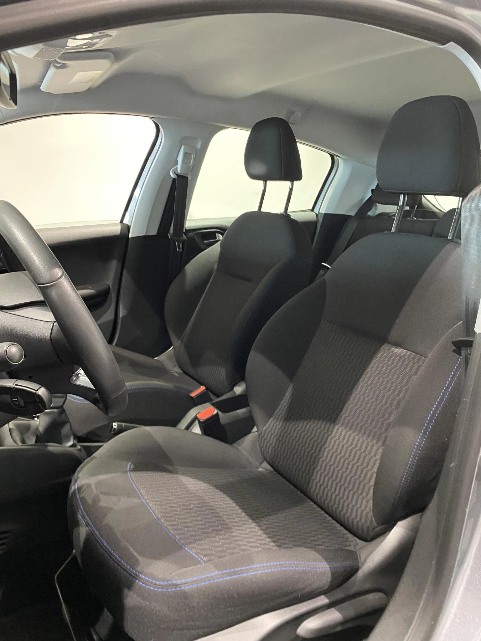 Peugeot 208 Signature