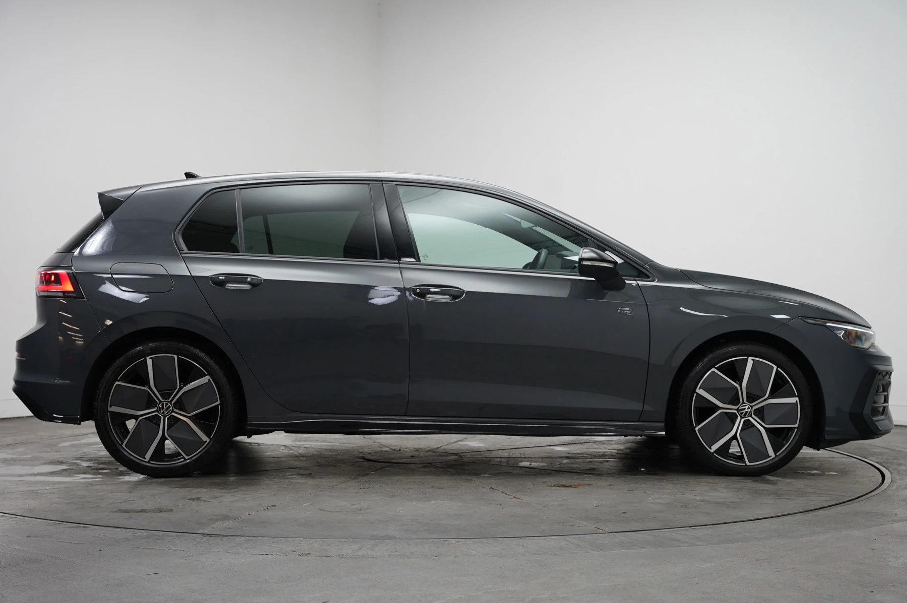 Volkswagen-Golf-image-3