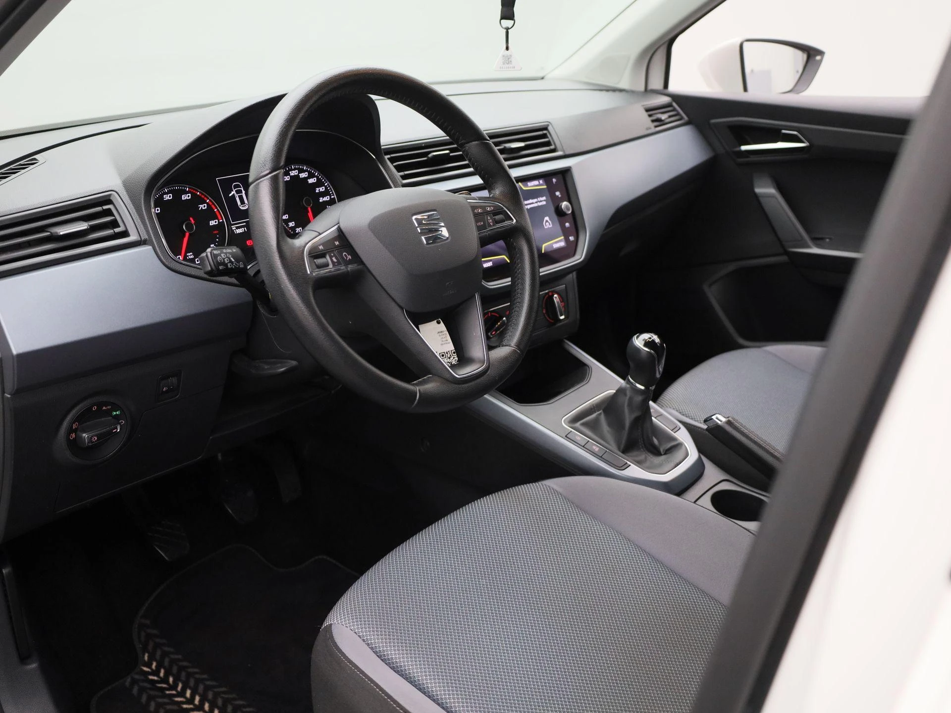 SEAT-Arona-image-14