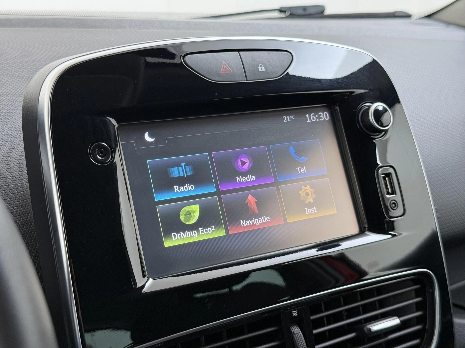 Renault-Clio-image-27