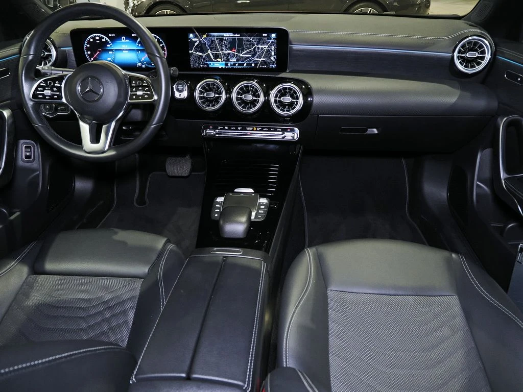 Mercedes-Benz-CLA 180-image-13