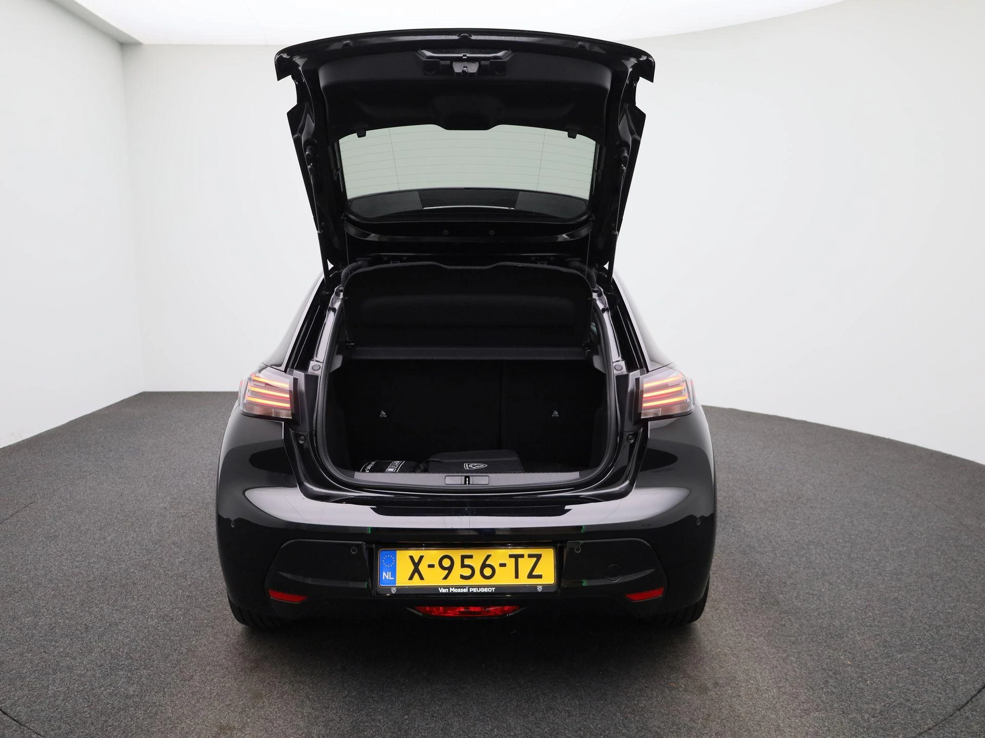 Peugeot e-208 - 11