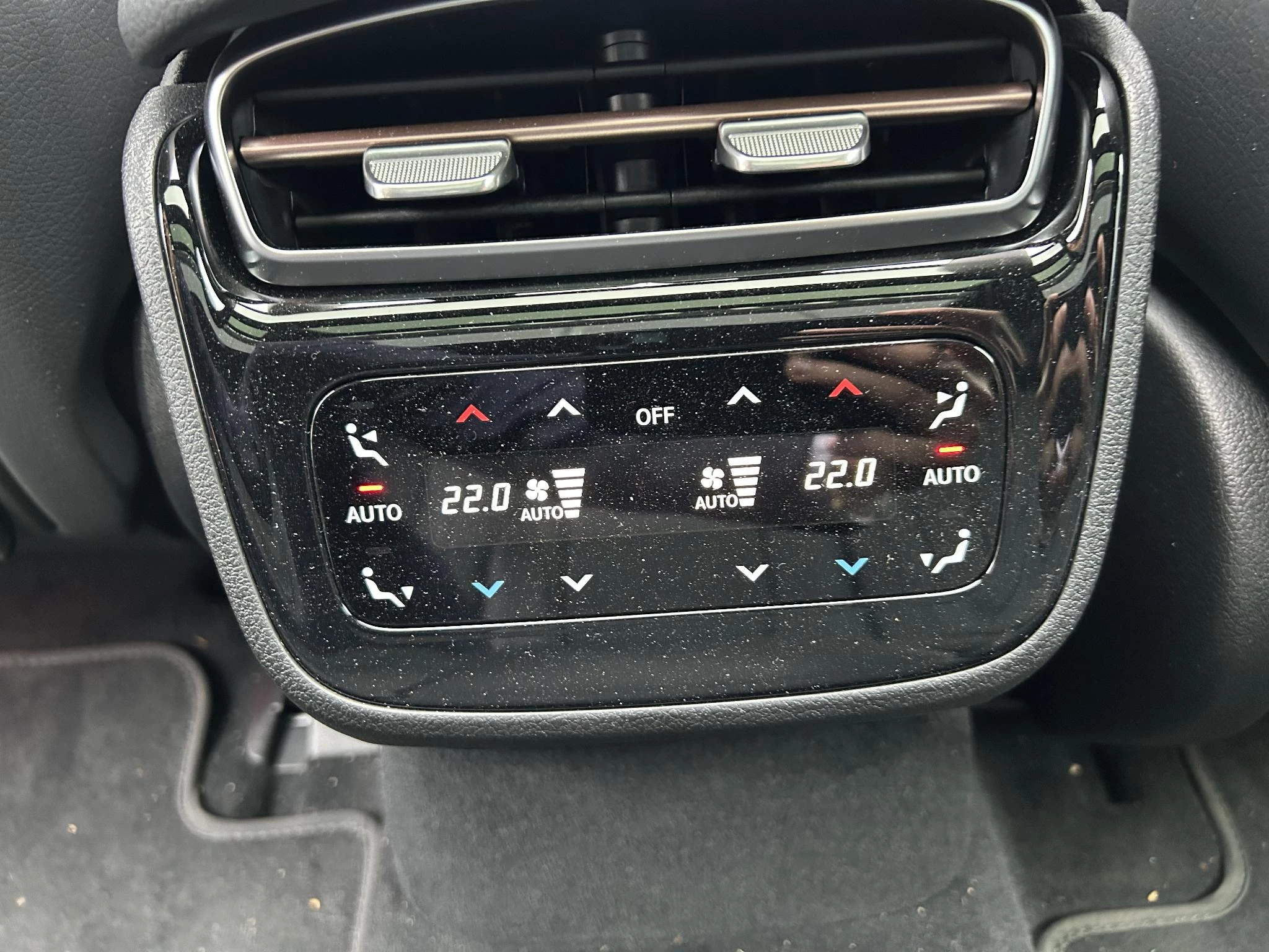 Mercedes-Benz-EQE-image-19