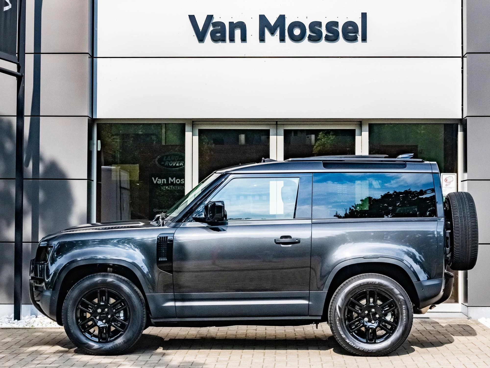 Land Rover Defender 90 D200 S AWD Auto. 26MY