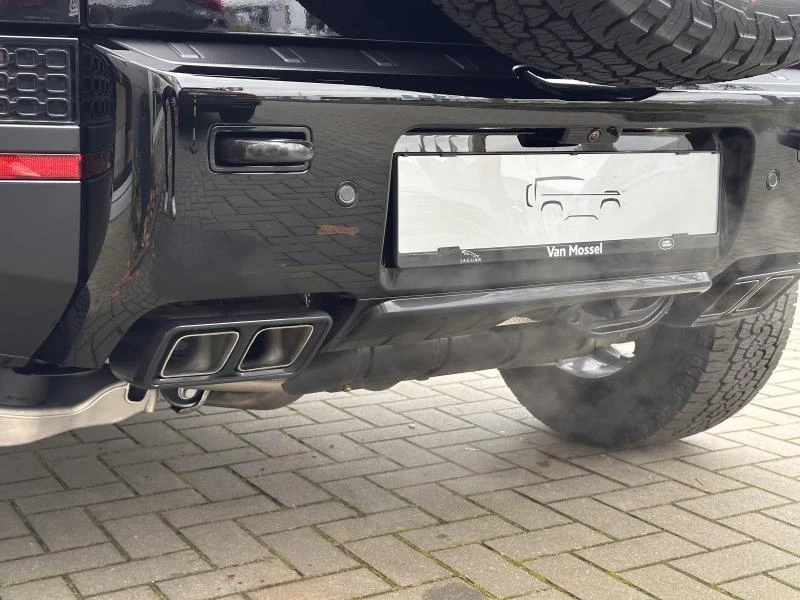 Land Rover-Defender-image-36