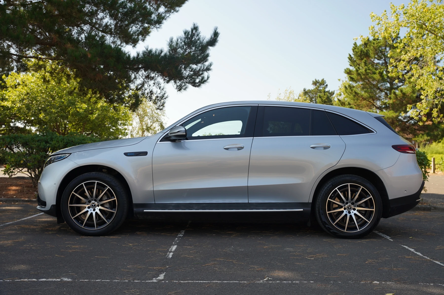Mercedes-Benz-EQC-image-16