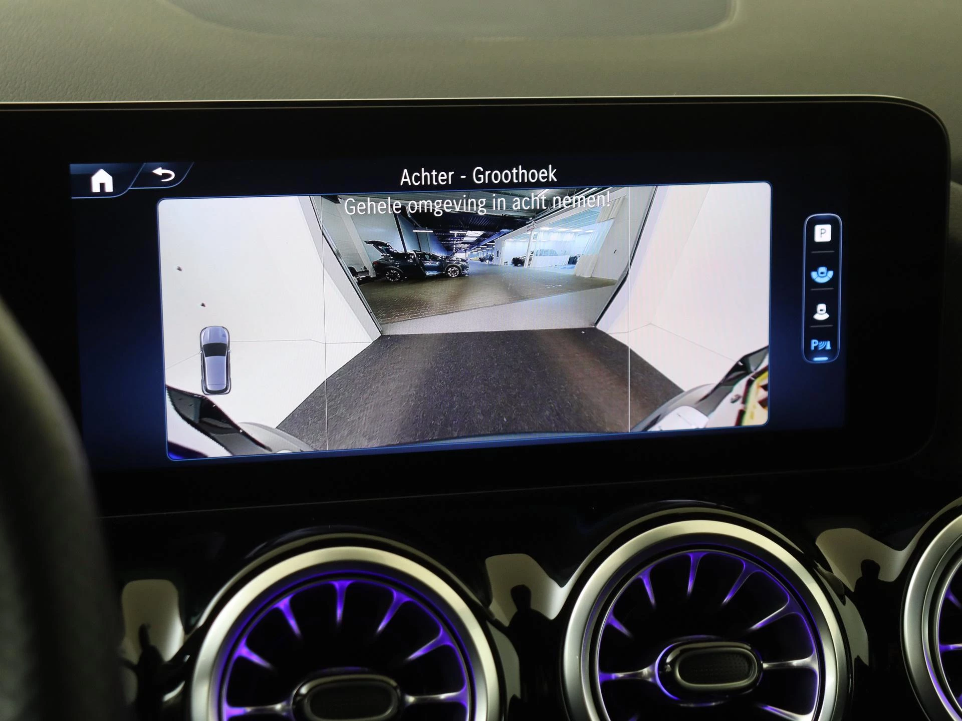 Mercedes-Benz-GLA-image-18