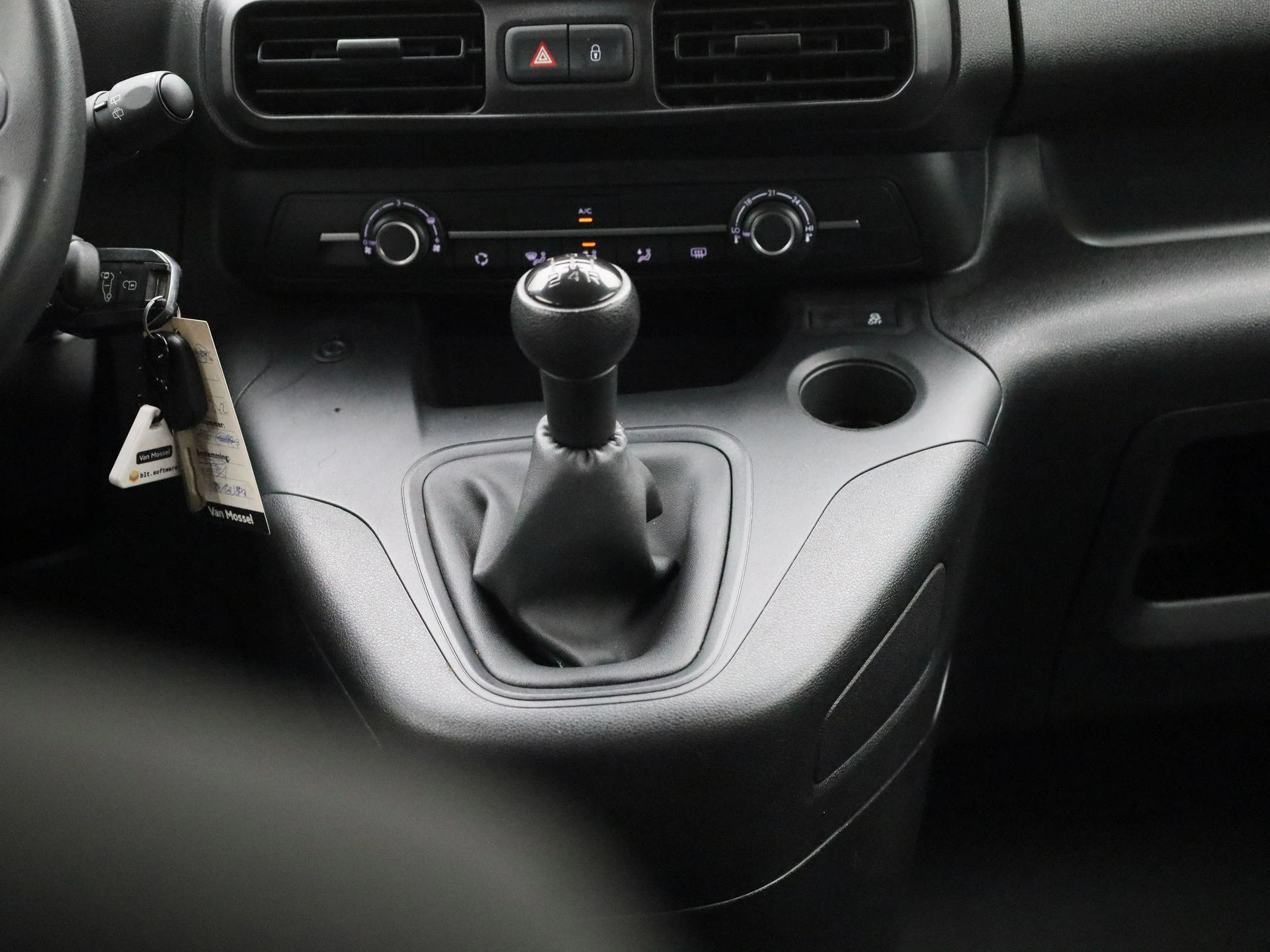Peugeot-Partner-image-11