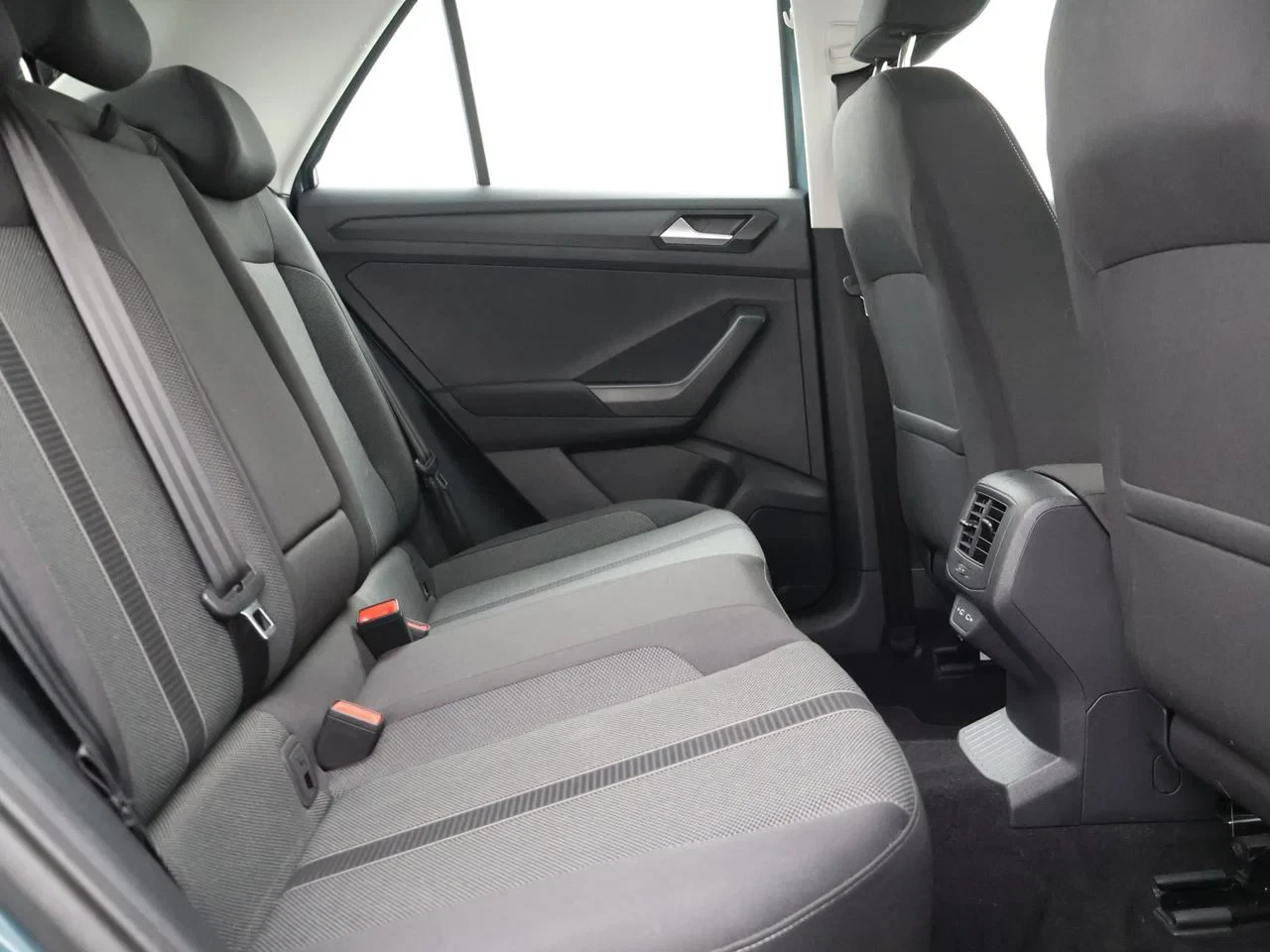 Volkswagen-T-Roc-image-6