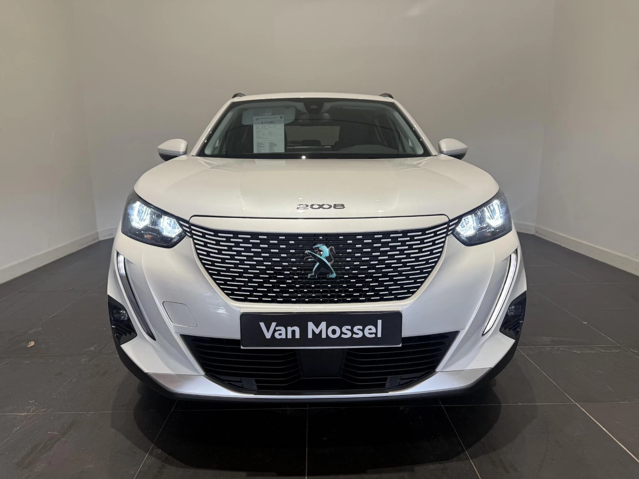 Peugeot-e-2008-image-2