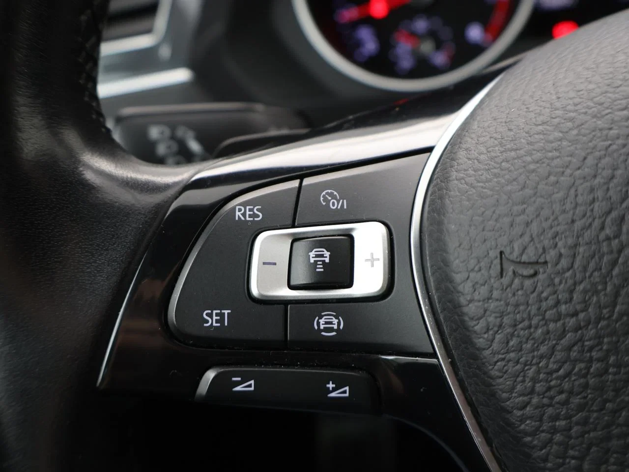 Volkswagen-Tiguan-image-17