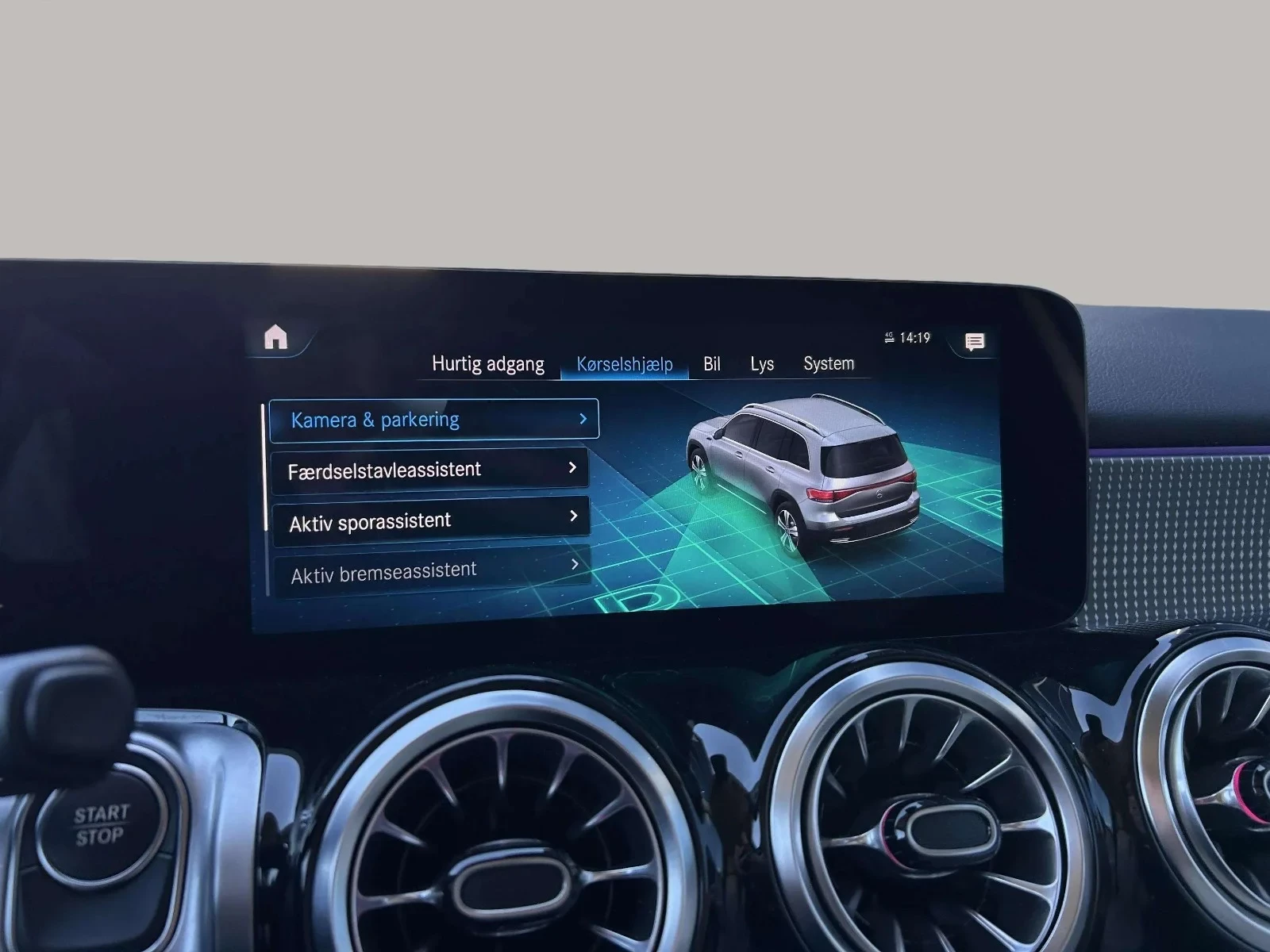 Mercedes-Benz-EQB-image-19