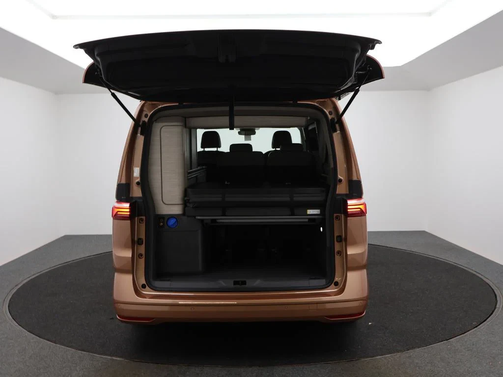 Volkswagen-Multivan-image-19