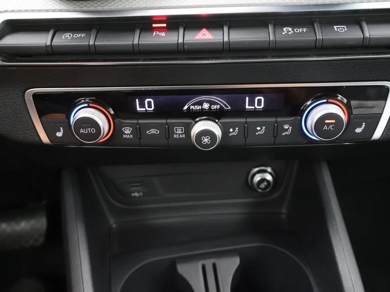 Audi Q2 Audi Q2 Business Edition Advanced 35TFSI 150PK *AUTOMAAT*LEDER*TREKHAAK*CRUISE*PDC*CAMERA*NAVI*VIRTUAL COCKPIT*...*