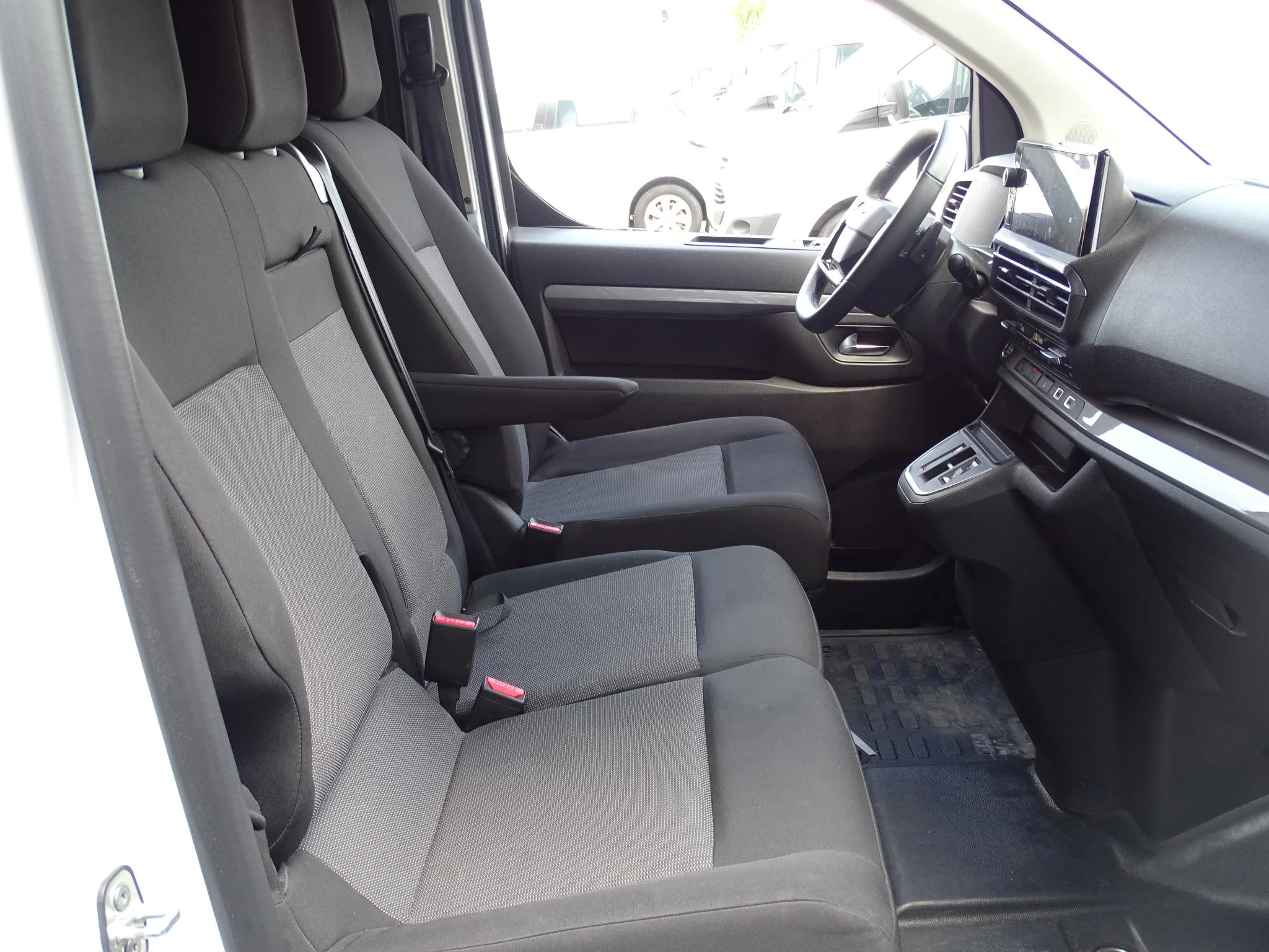 Opel-Vivaro-image-11