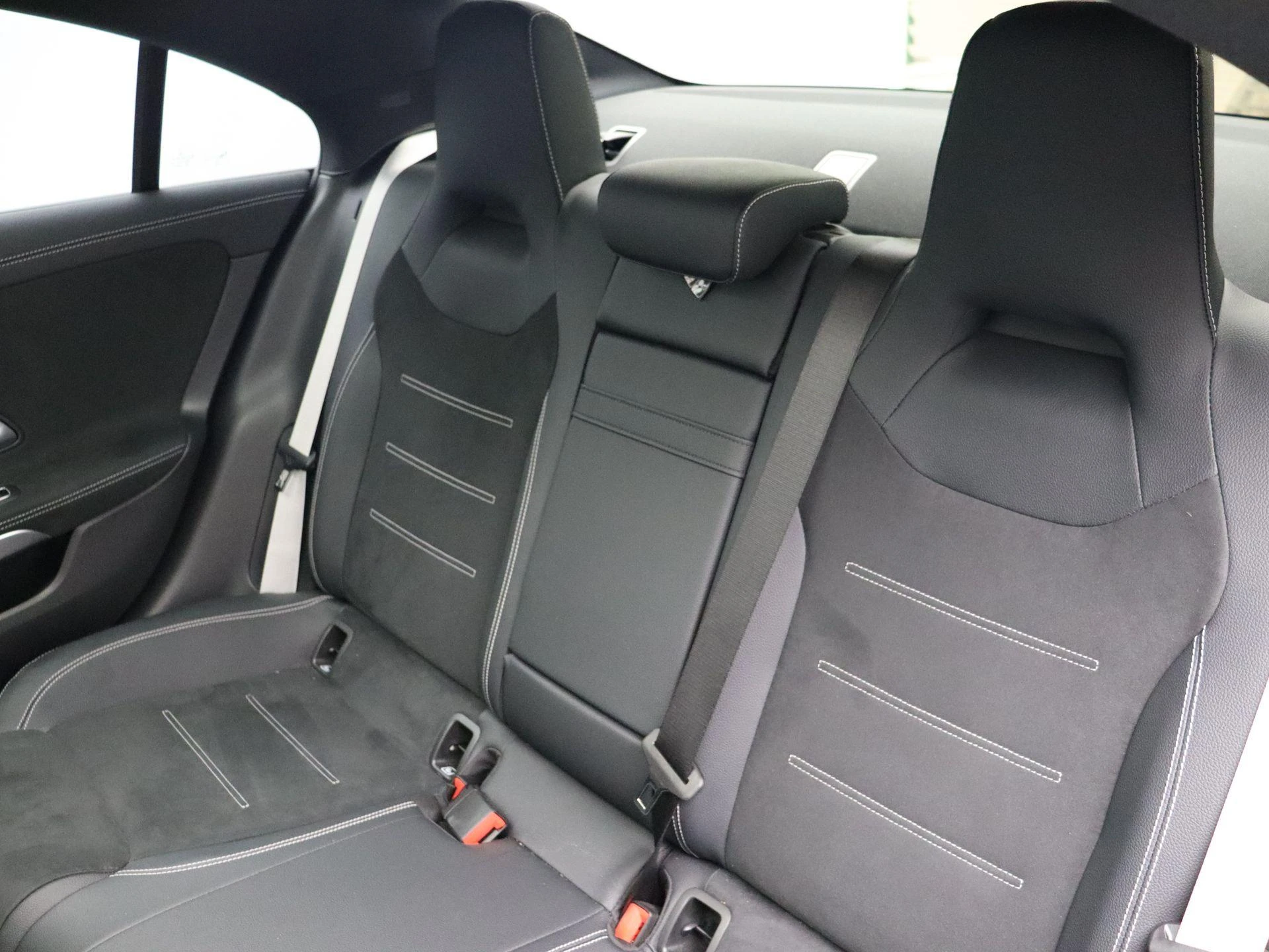 Mercedes-Benz-CLA-image-23