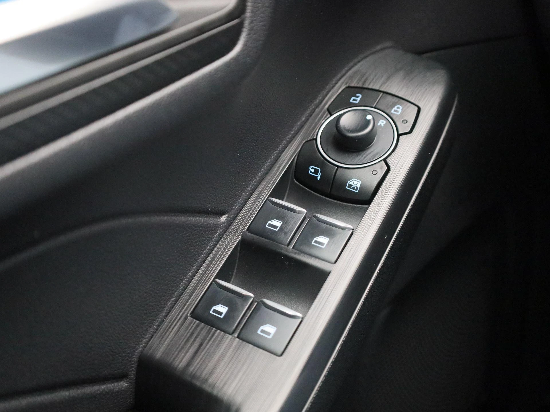 Ford-Kuga-image-25