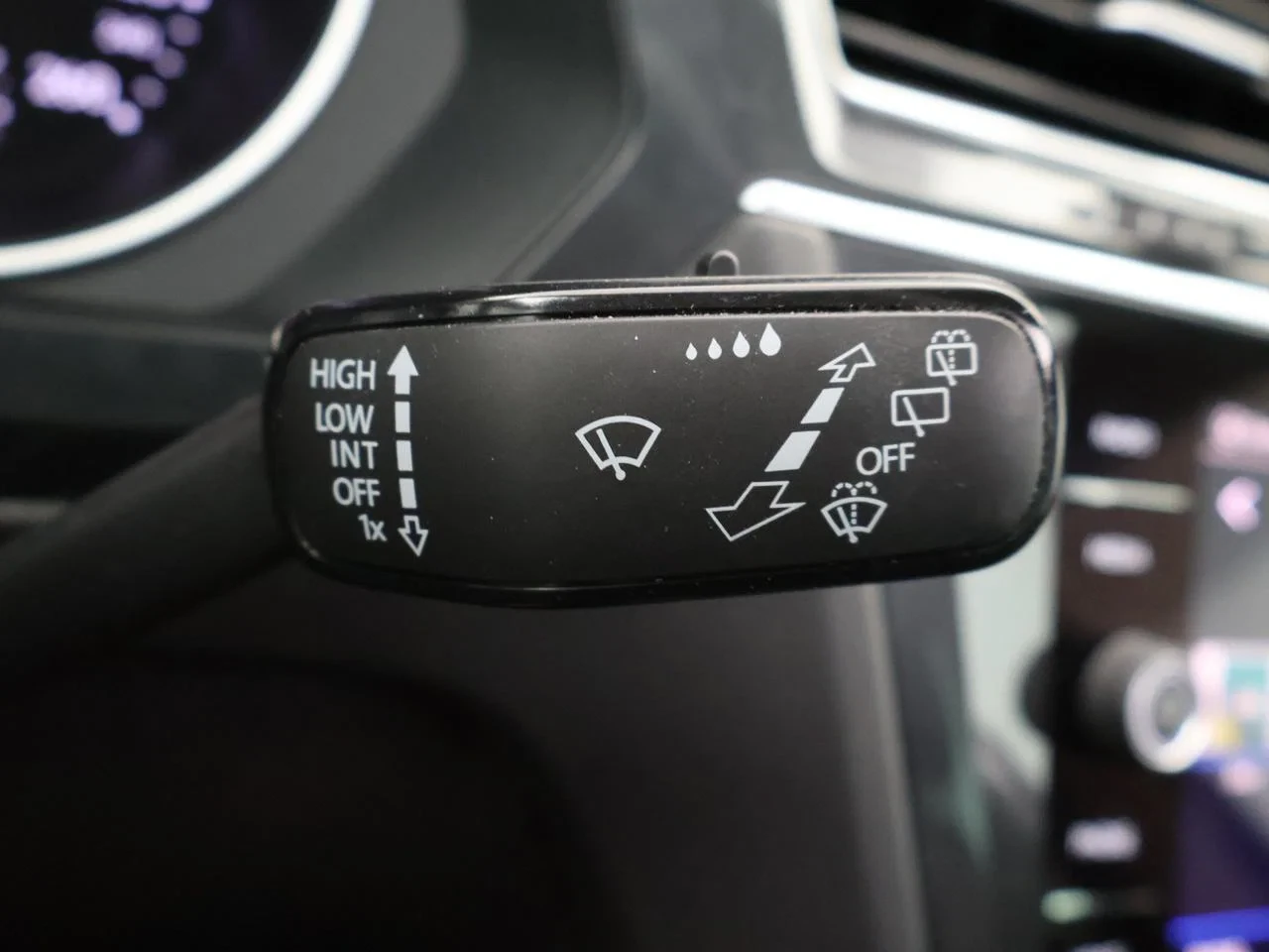 Volkswagen-Tiguan-image-14