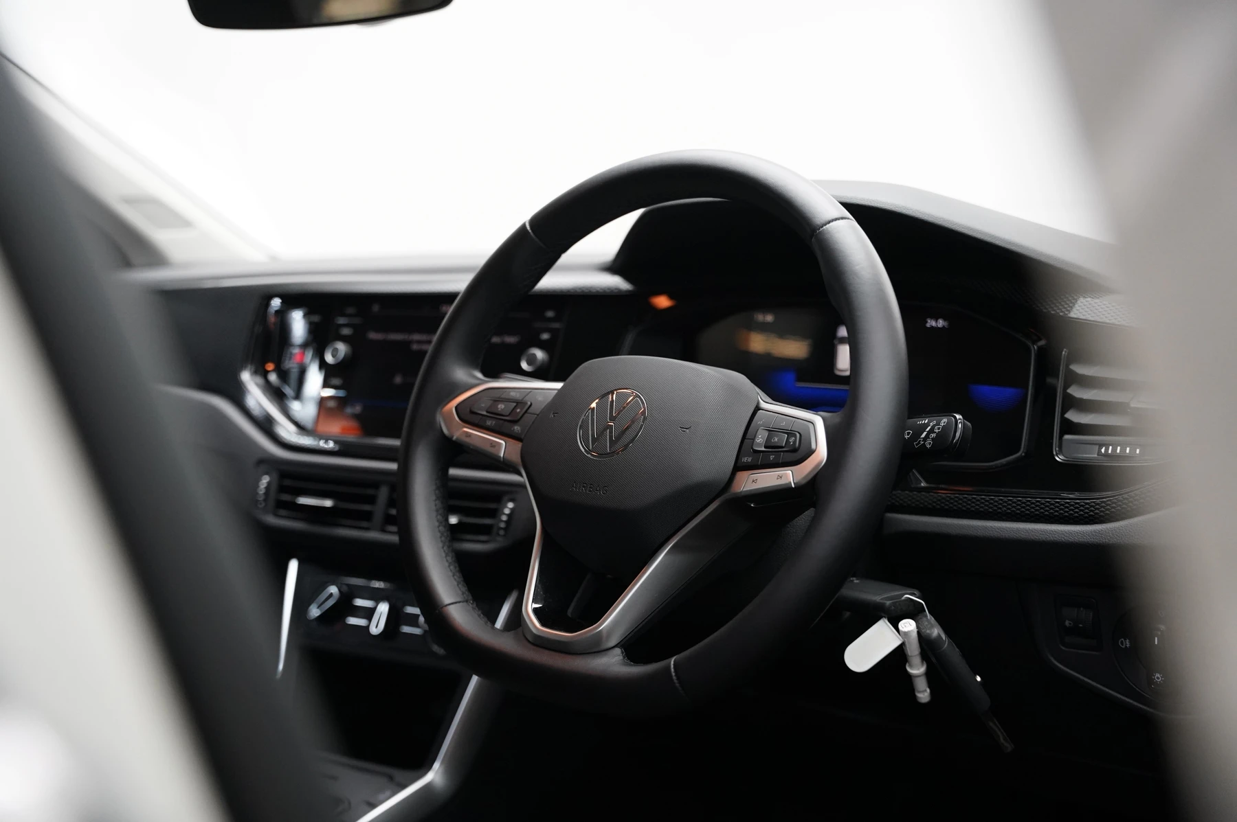 Volkswagen-Polo-image-16