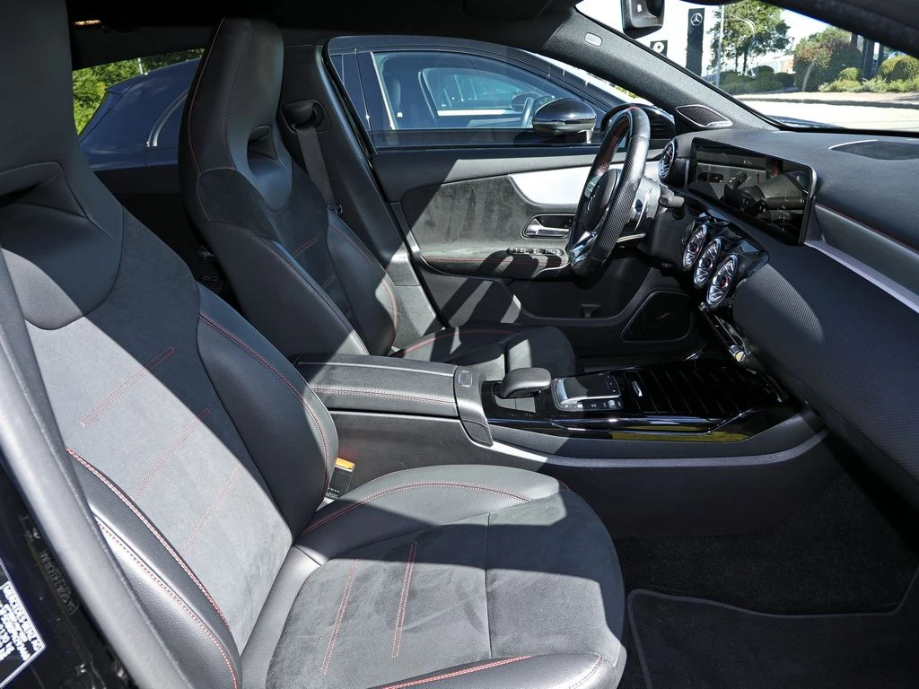 Mercedes-AMG-A-Klasse 45-image-11
