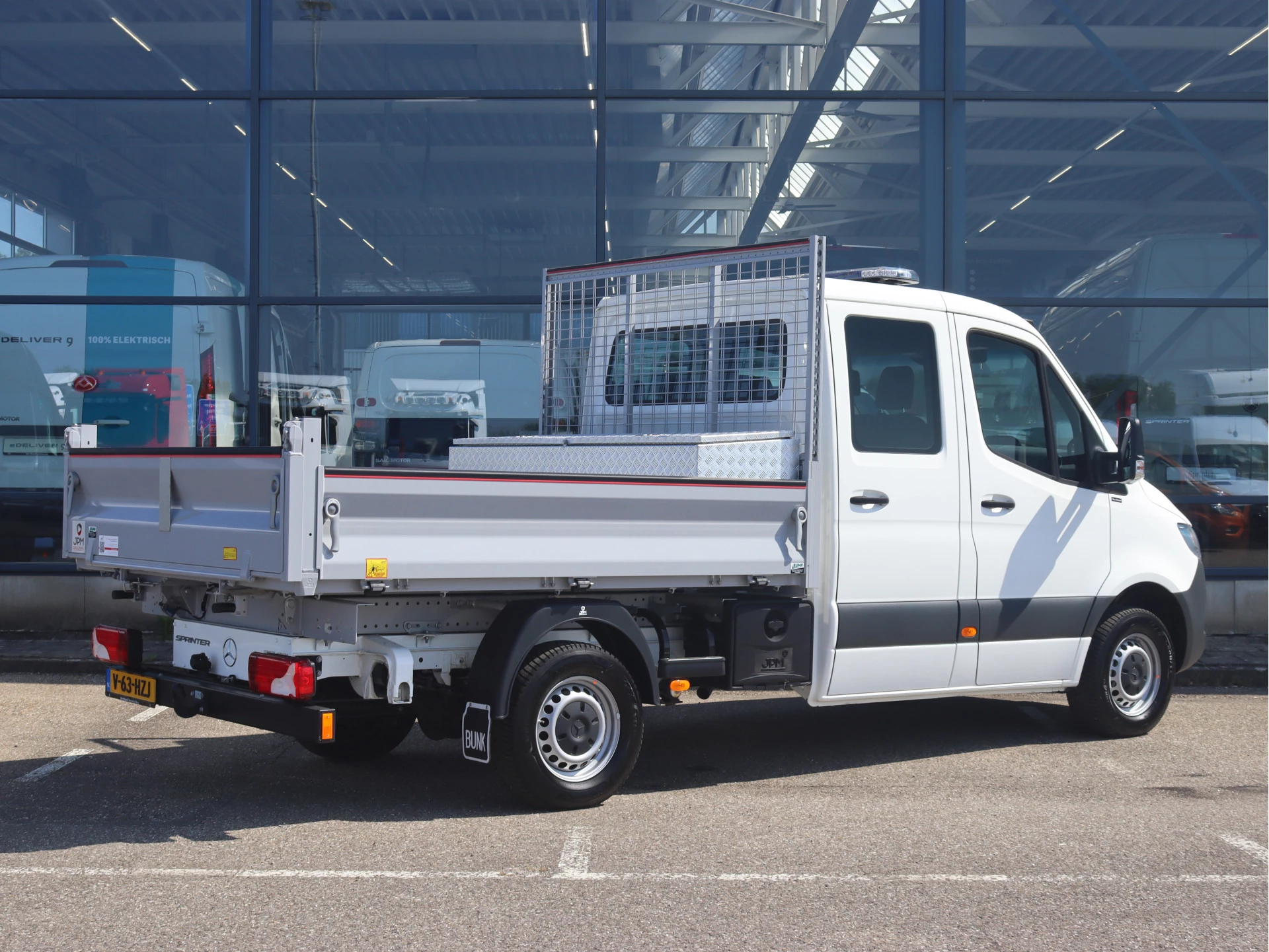 Mercedes-Benz-Sprinter-image-1