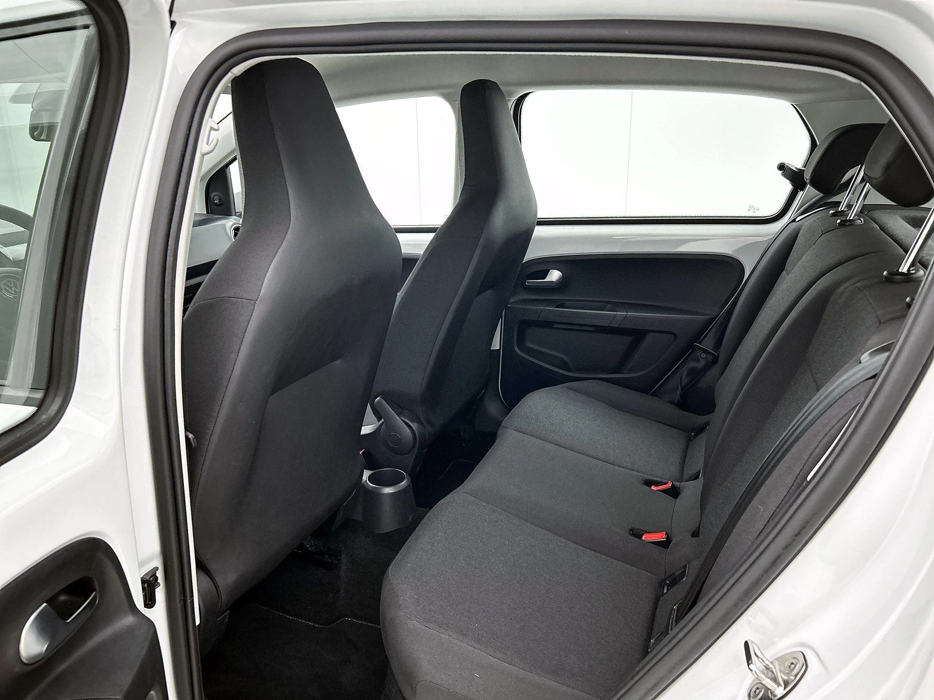 Volkswagen-up!-image-22
