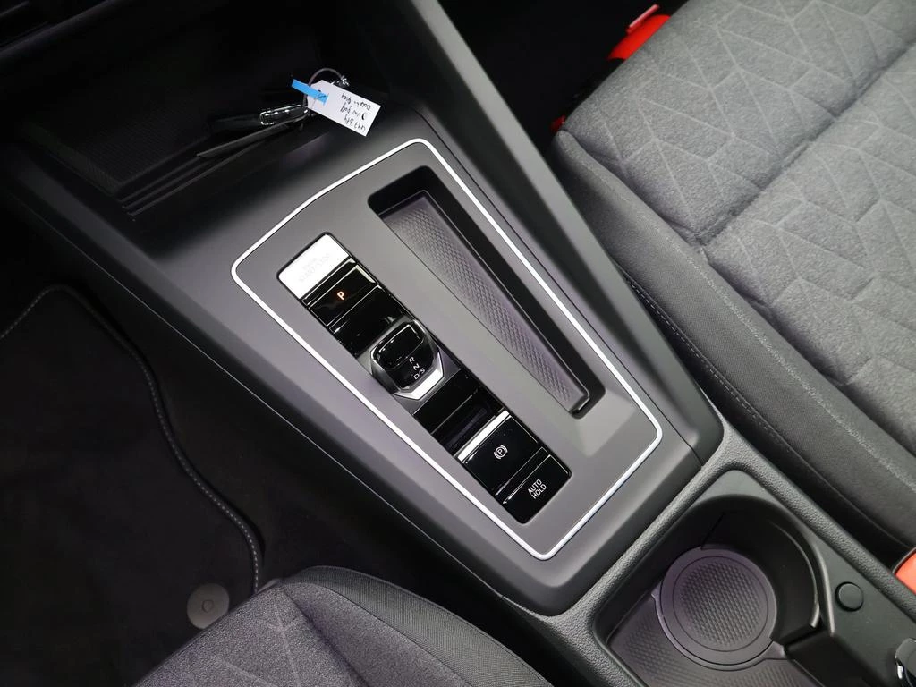 Volkswagen Golf VIII Golf Life Business 1.5 eTSI 85 kW (116 pk) DSG // DEMO