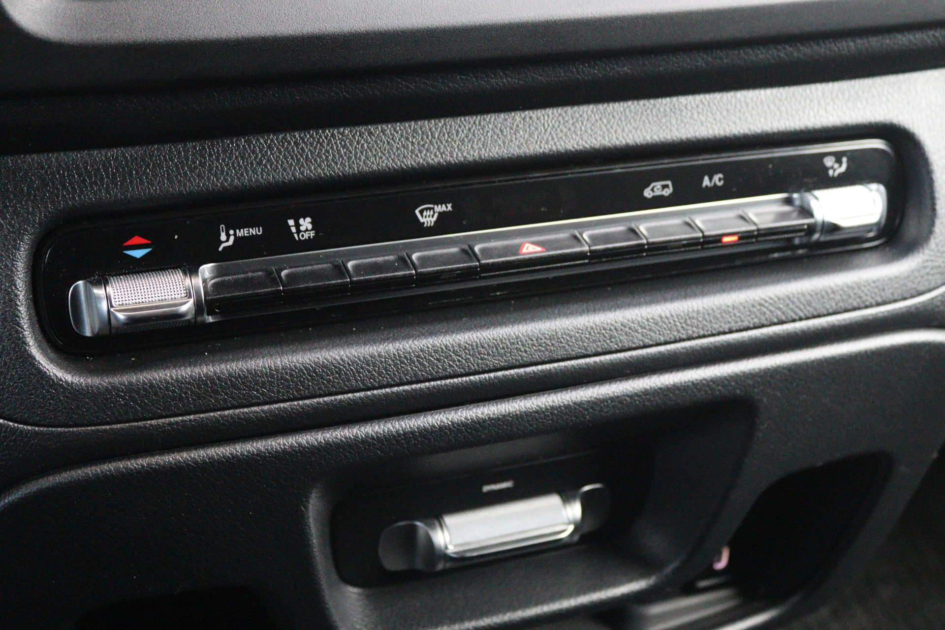 Mercedes-Benz-Vito-image-6