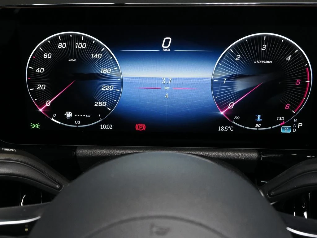Mercedes-Benz-GLA 200 d-image-7