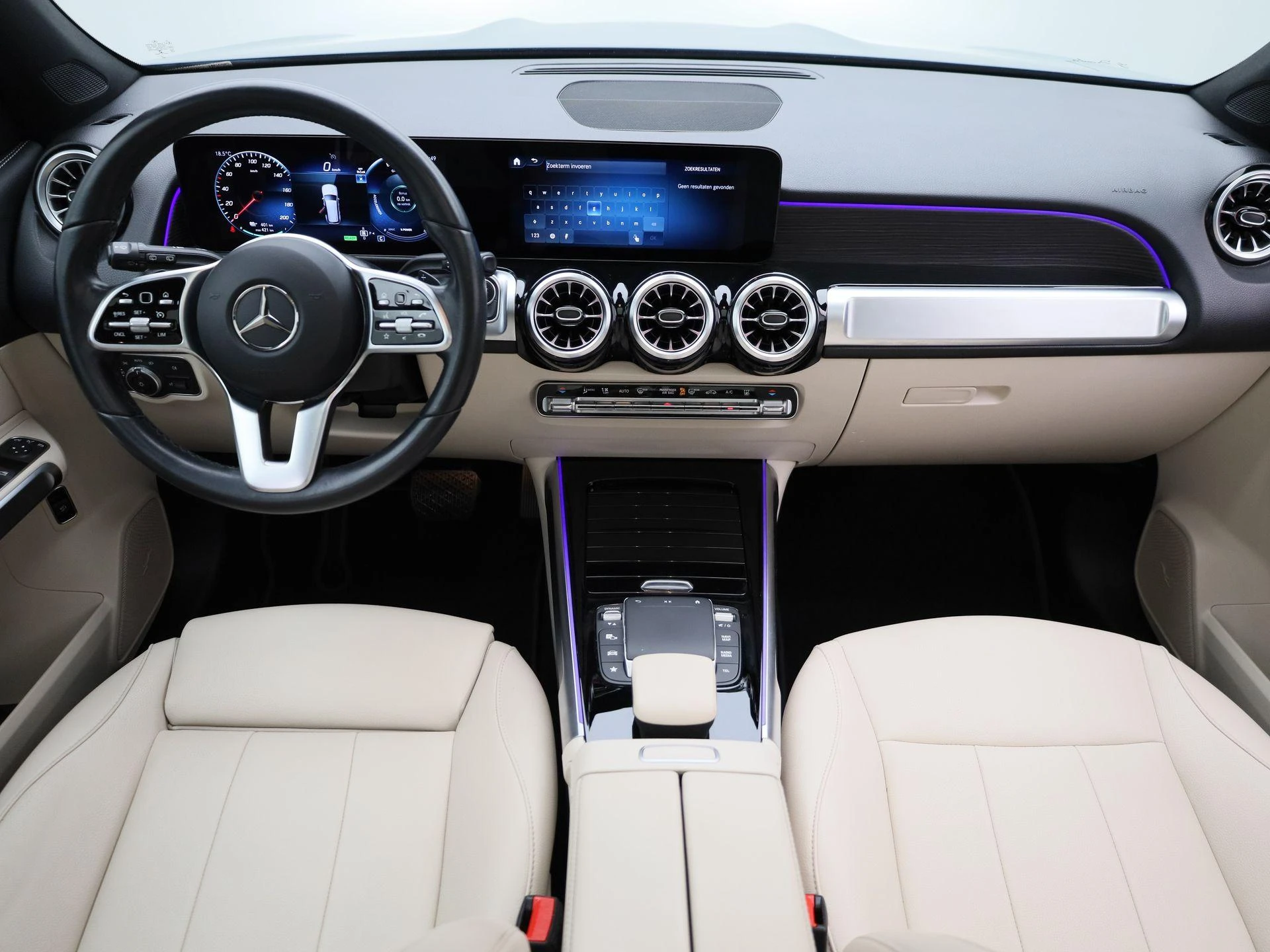 Mercedes-Benz-EQB-image-9
