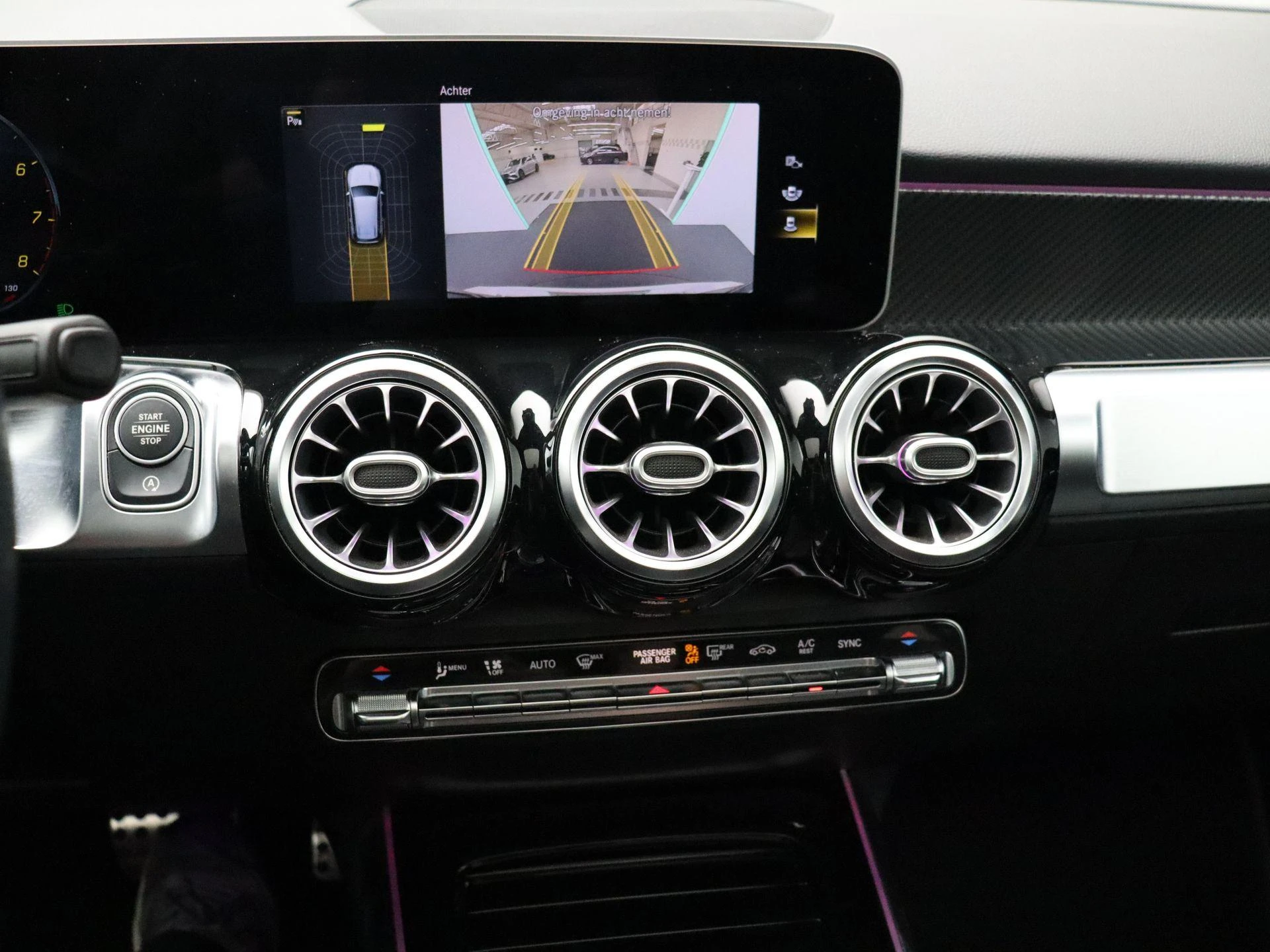 Mercedes-Benz-GLB-image-18