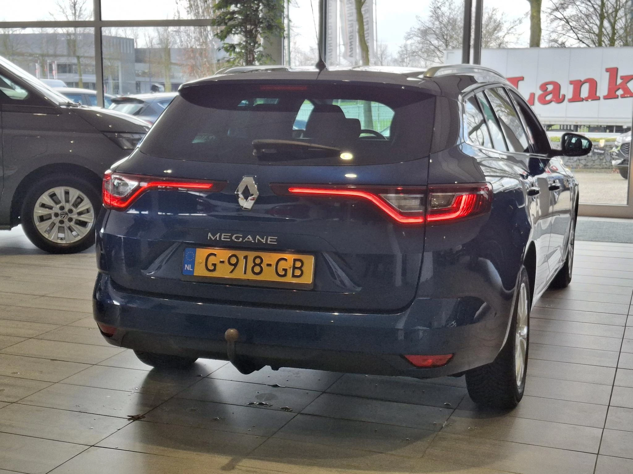 Renault-Mégane Estate-image-2