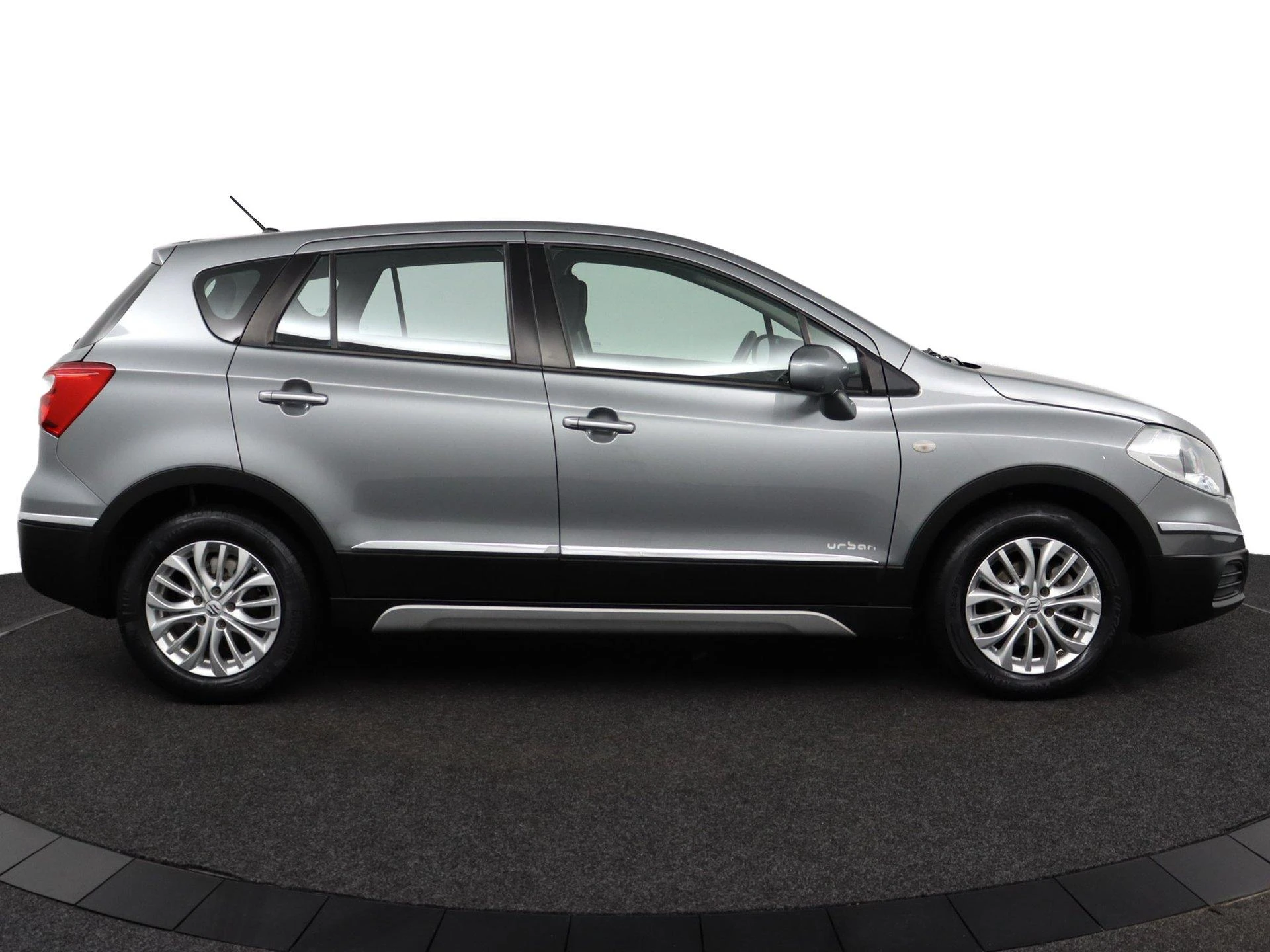Suzuki-S-Cross-image-7