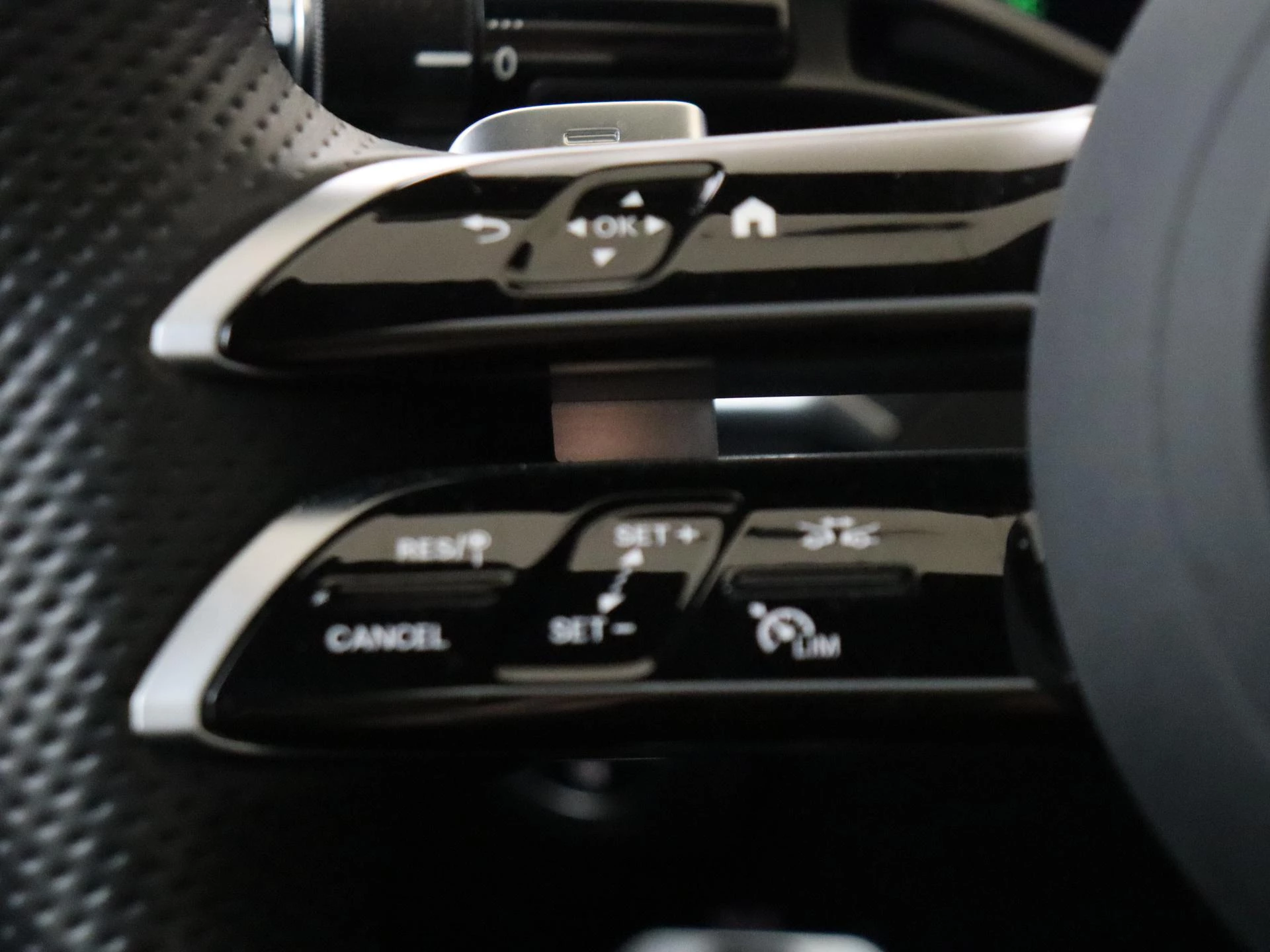Mercedes-Benz-C-Klasse-image-12