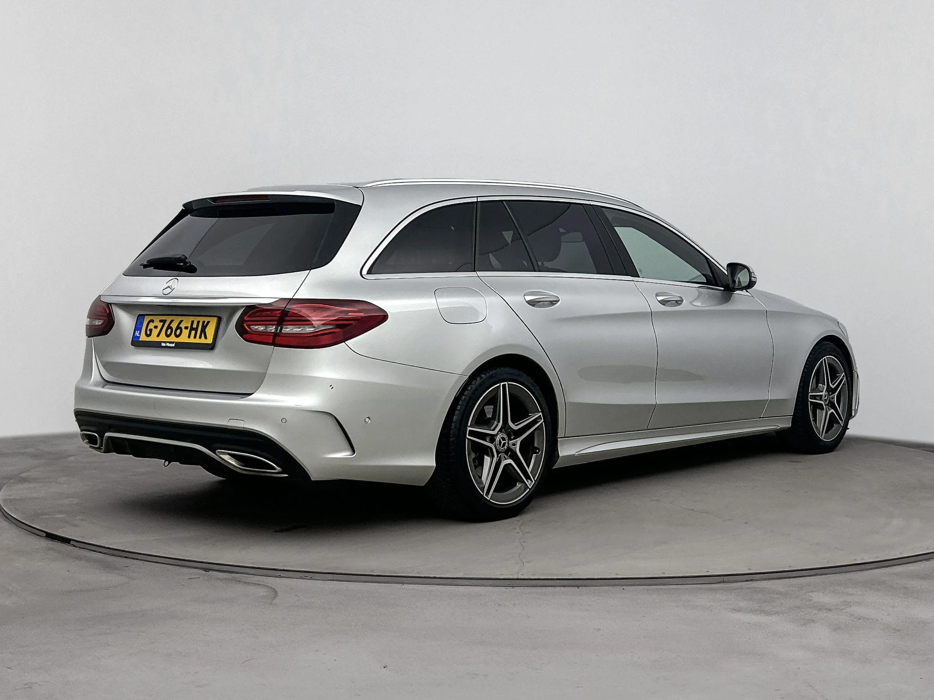 Mercedes-Benz-C-Klasse-image-3