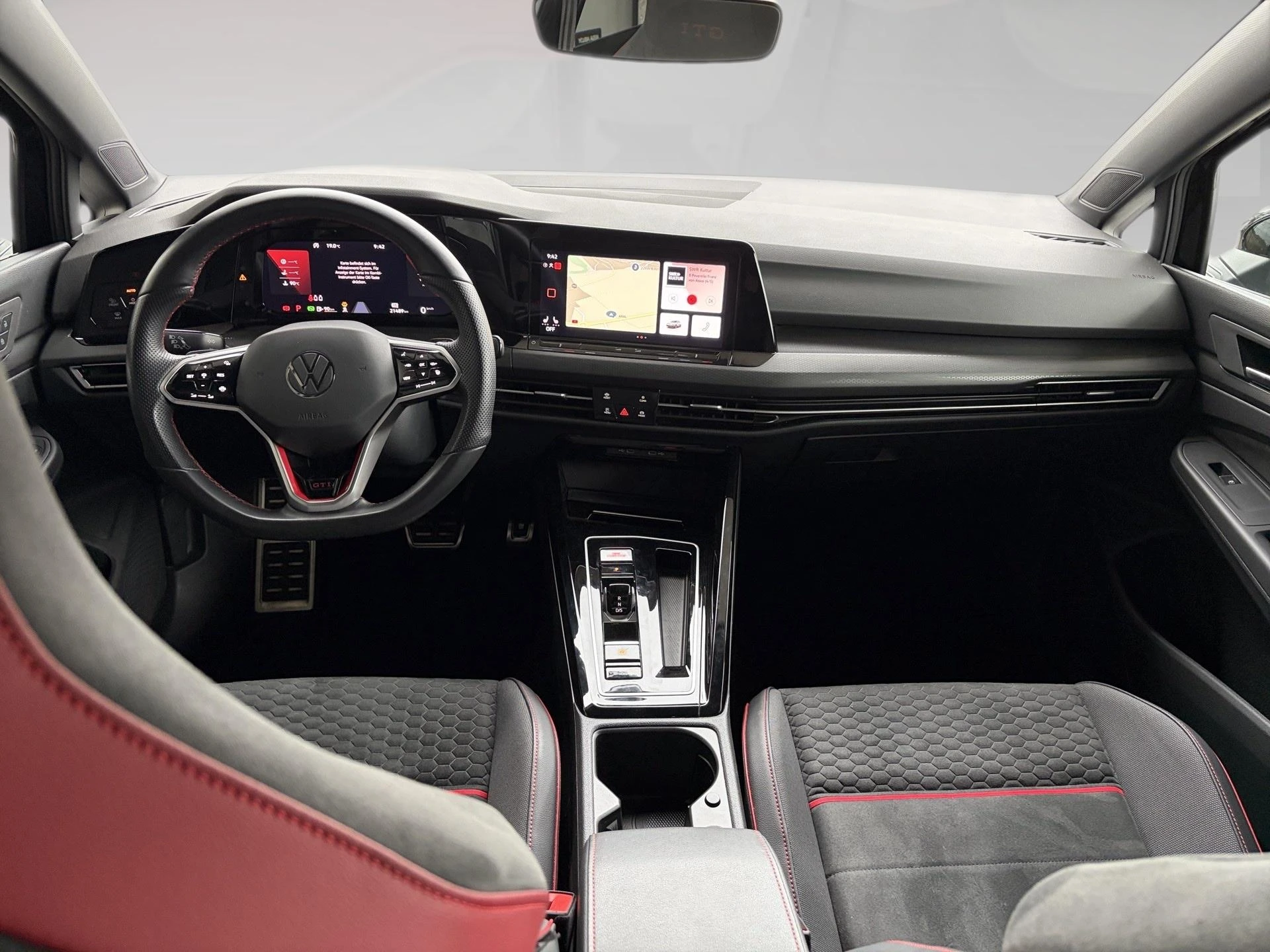 Volkswagen-Golf-image-4