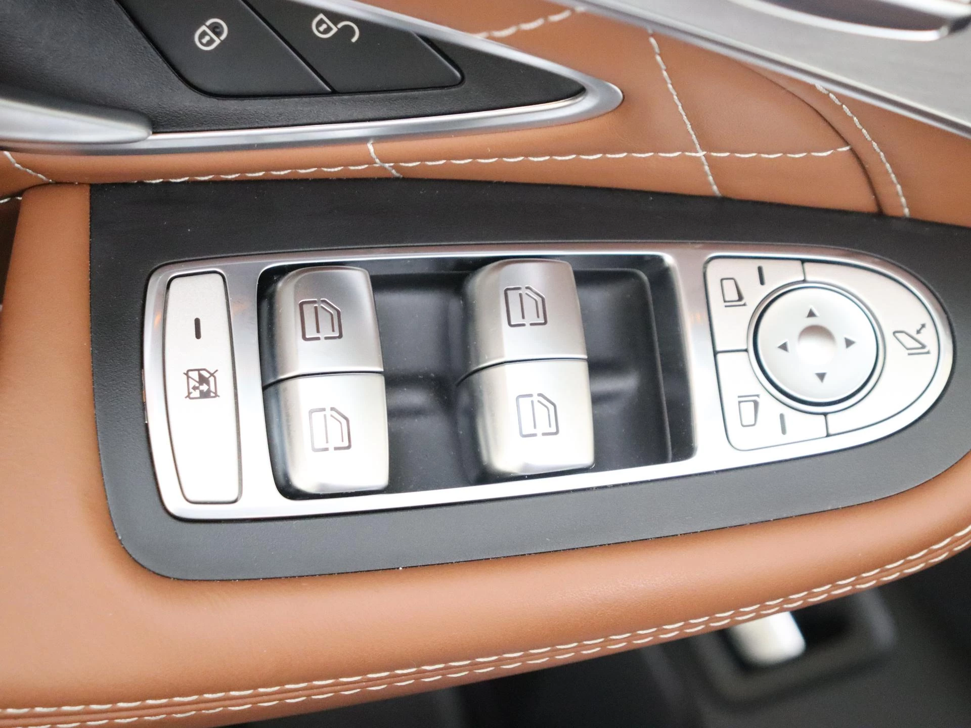 Mercedes-Benz-C-Klasse-image-35