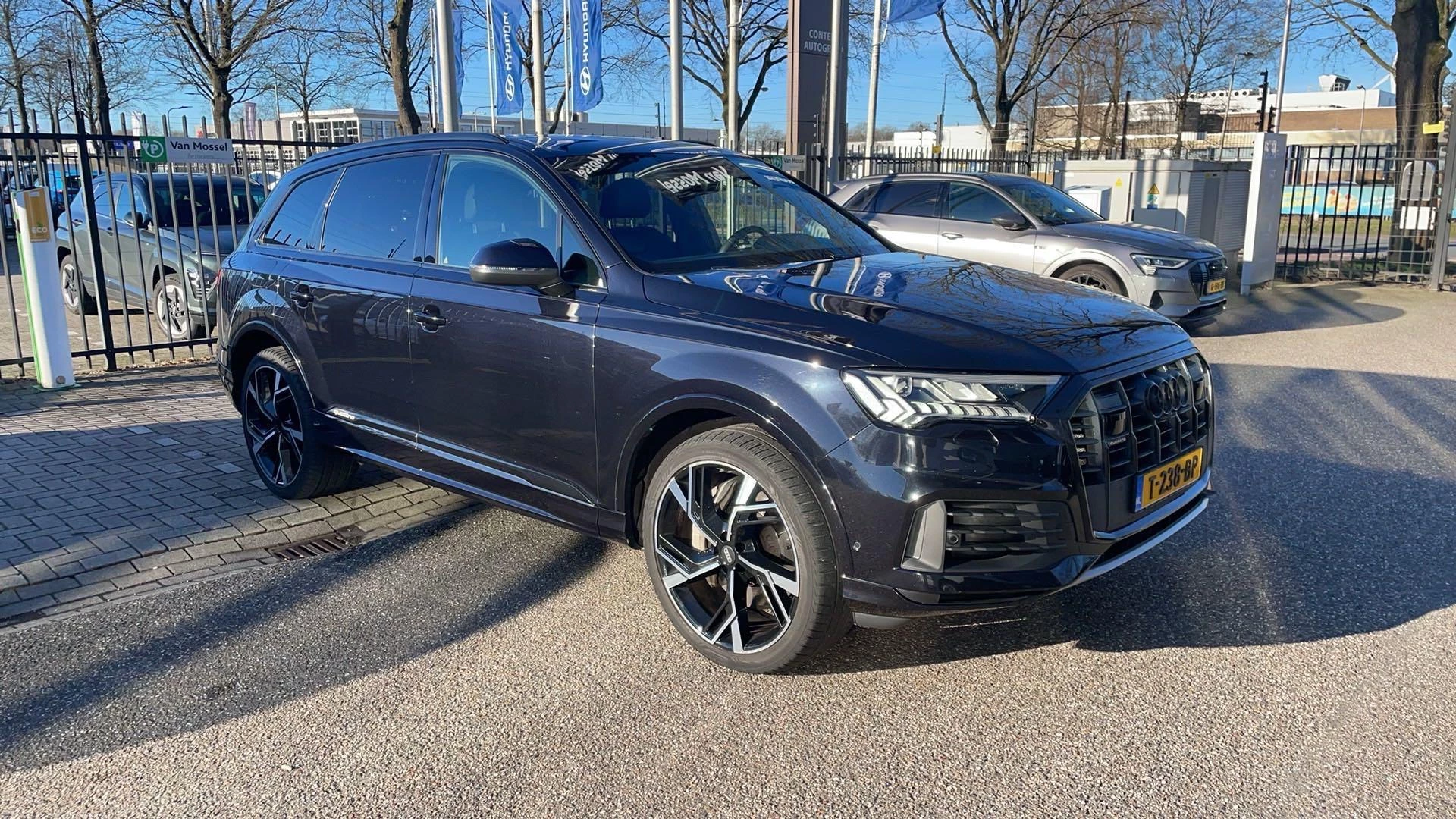 Audi-Q7-image-2