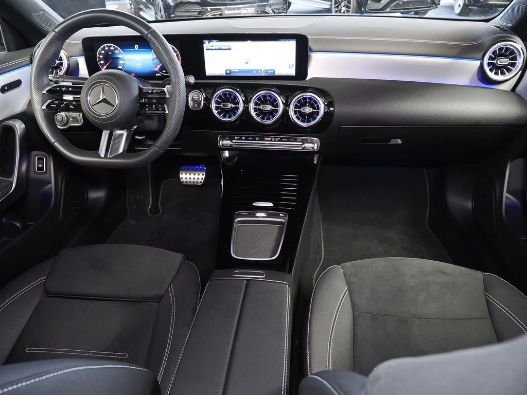 Mercedes-Benz-CLA 200-image-13