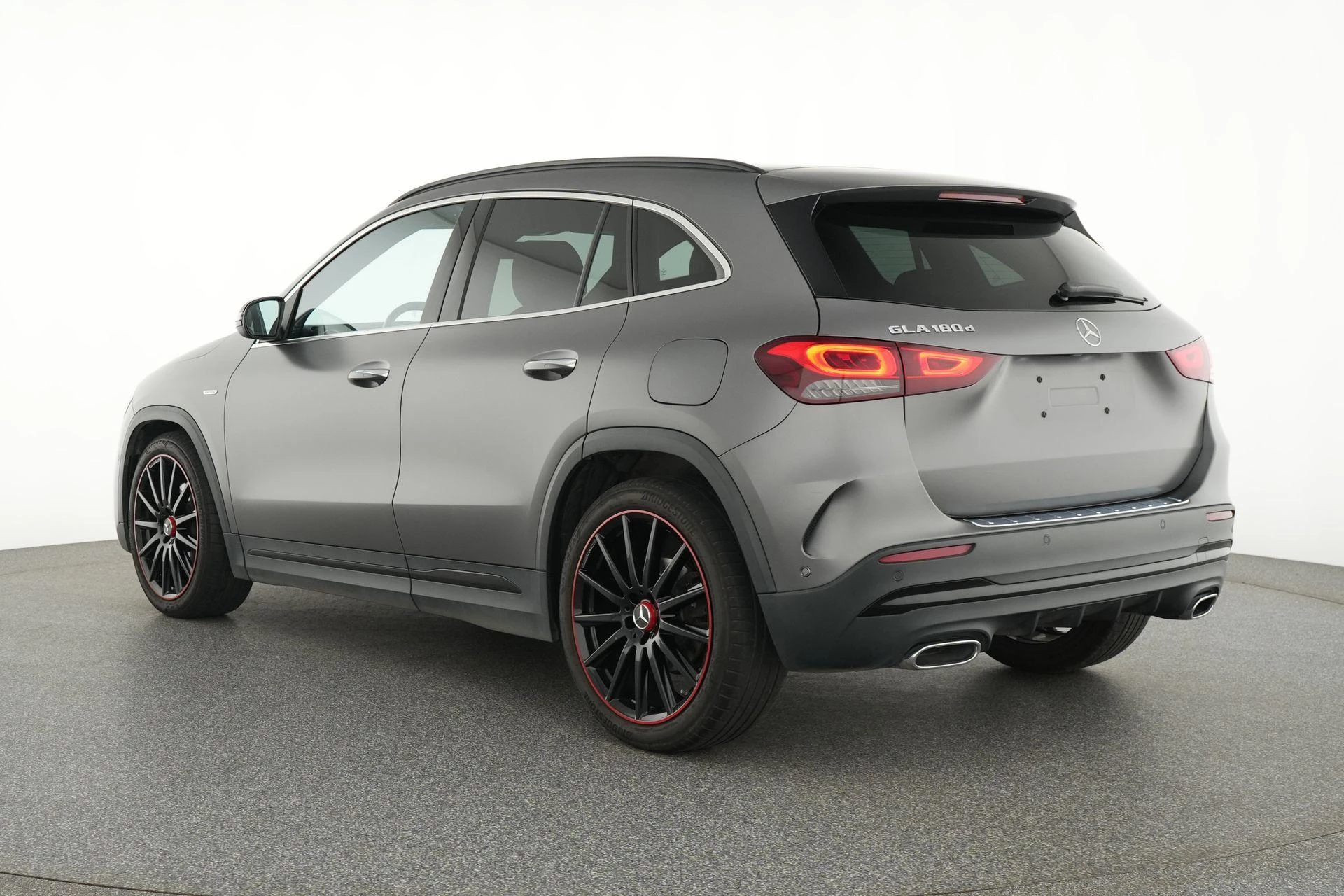 Mercedes-Benz GLA 180 d AMG Line + SPECIAL EDITION + LEDER + PANO + MULTIBEAM +