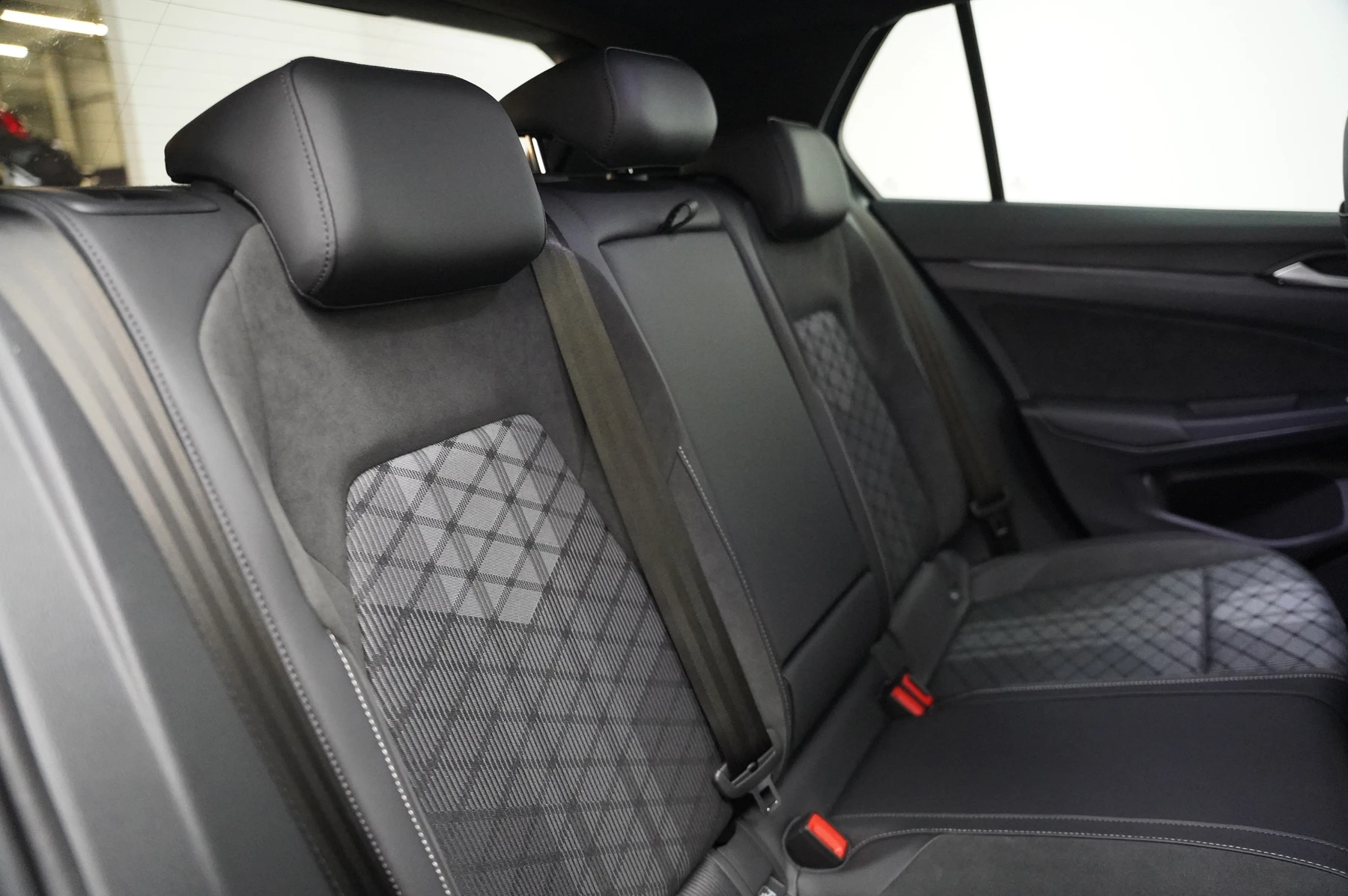 Volkswagen-Golf-image-30