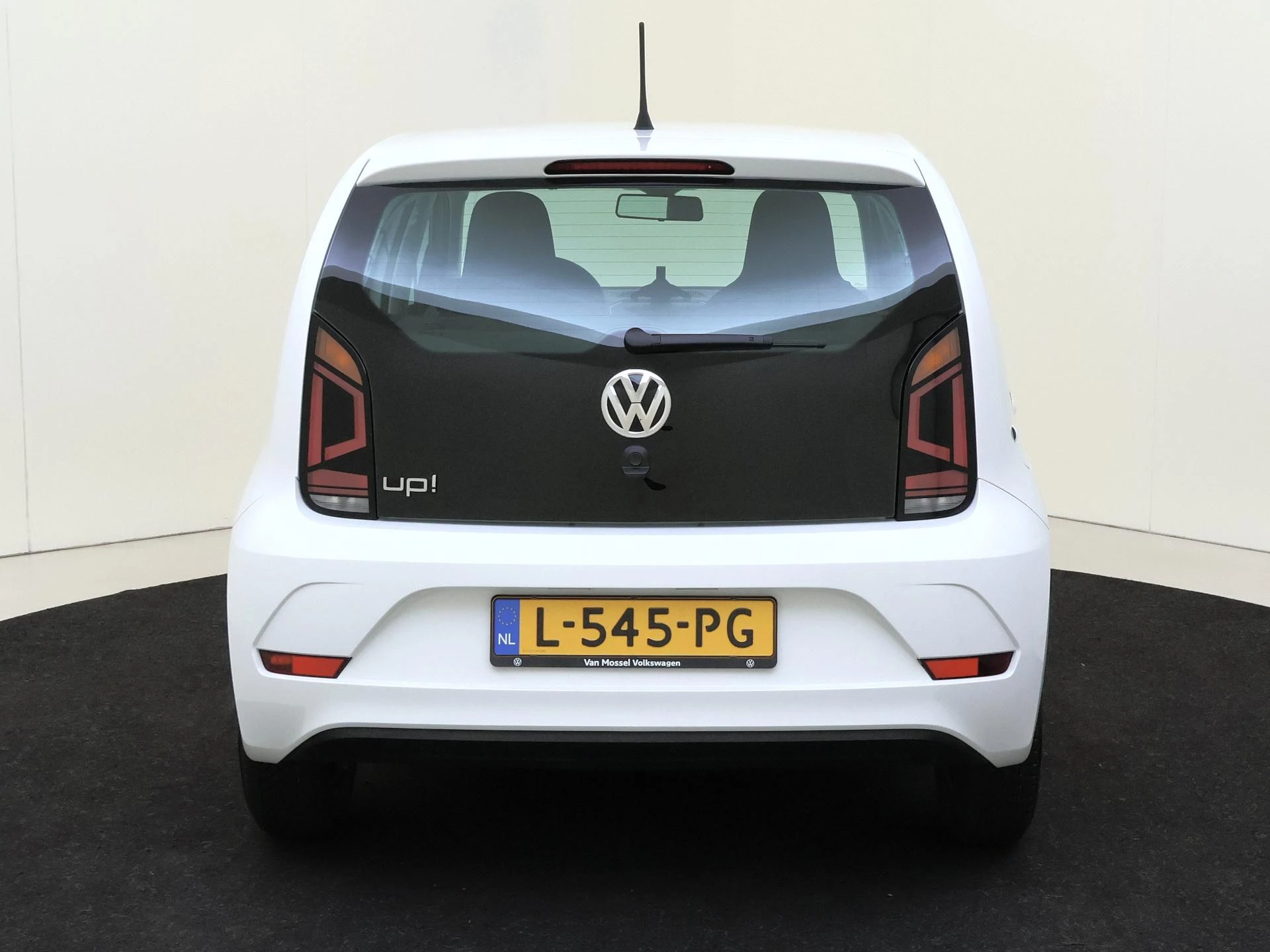 Volkswagen-up!-image-6