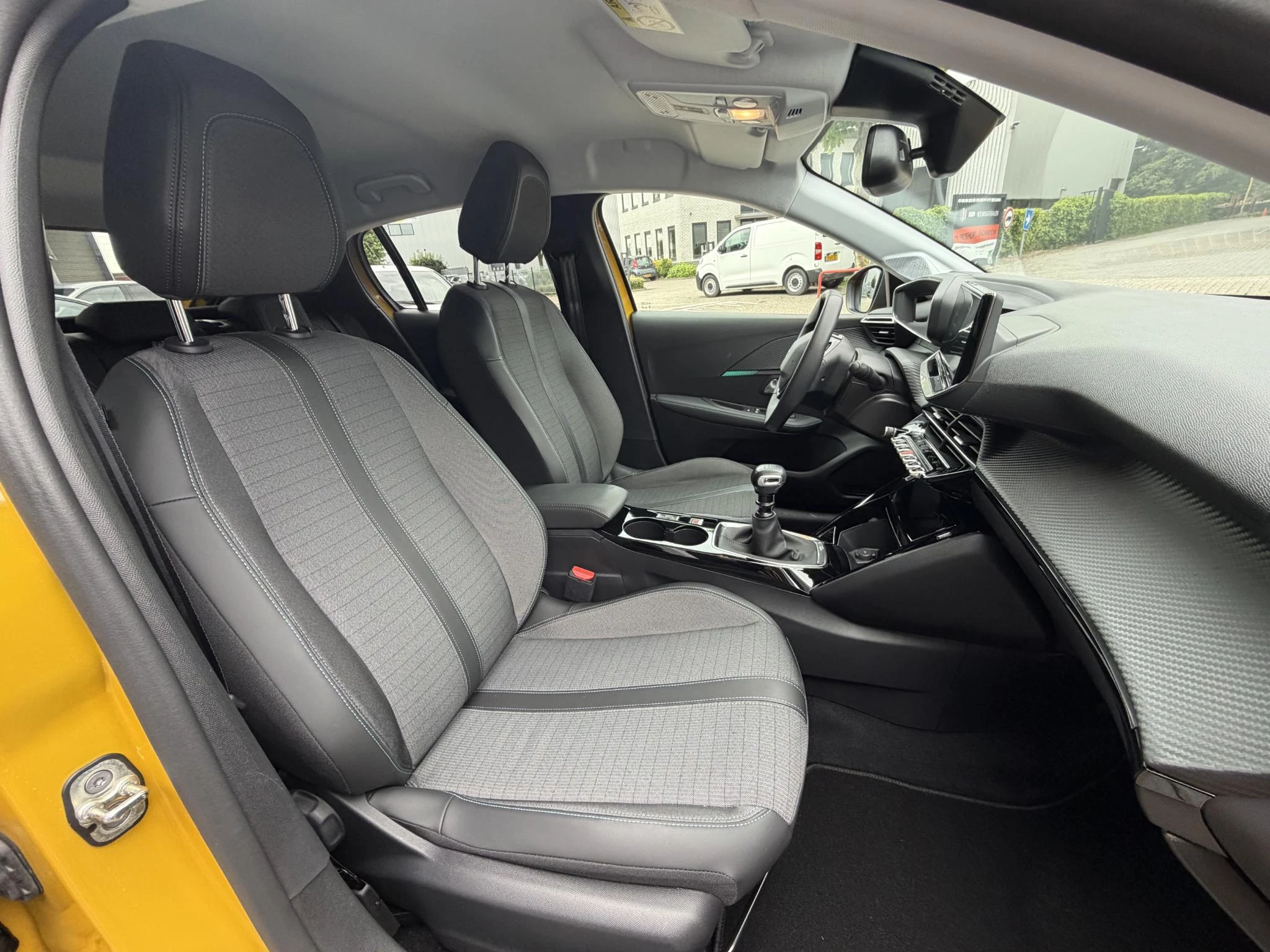 Peugeot-208-image-13