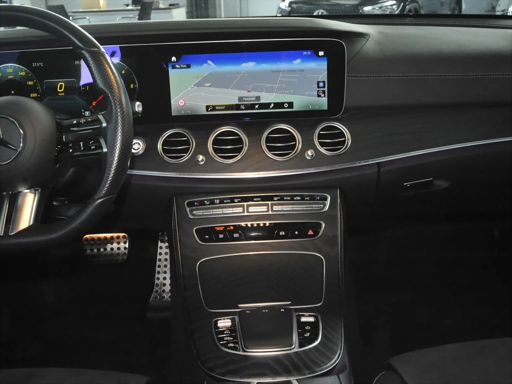 Mercedes-Benz-E-Klasse 220-image-10
