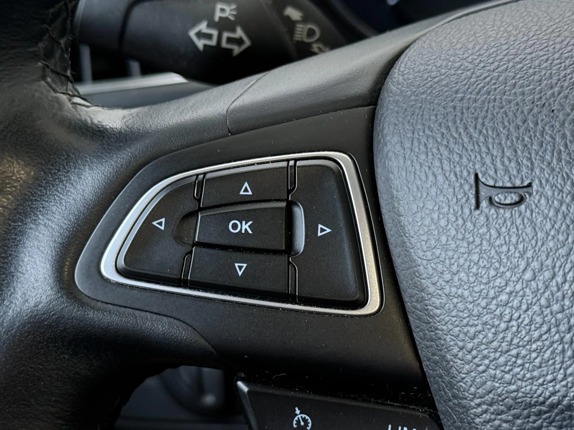 Ford-C-MAX-image-12