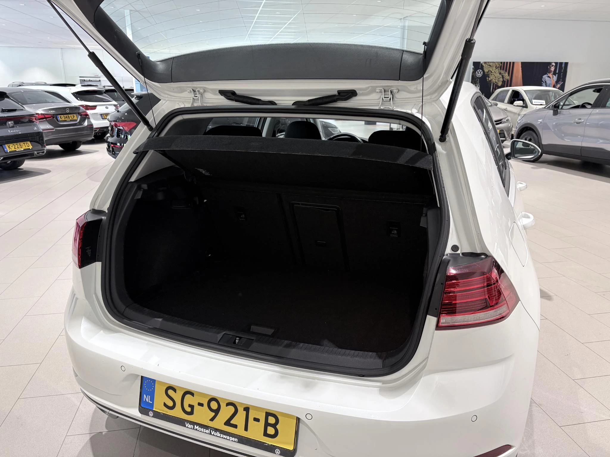 Volkswagen-Golf-image-4