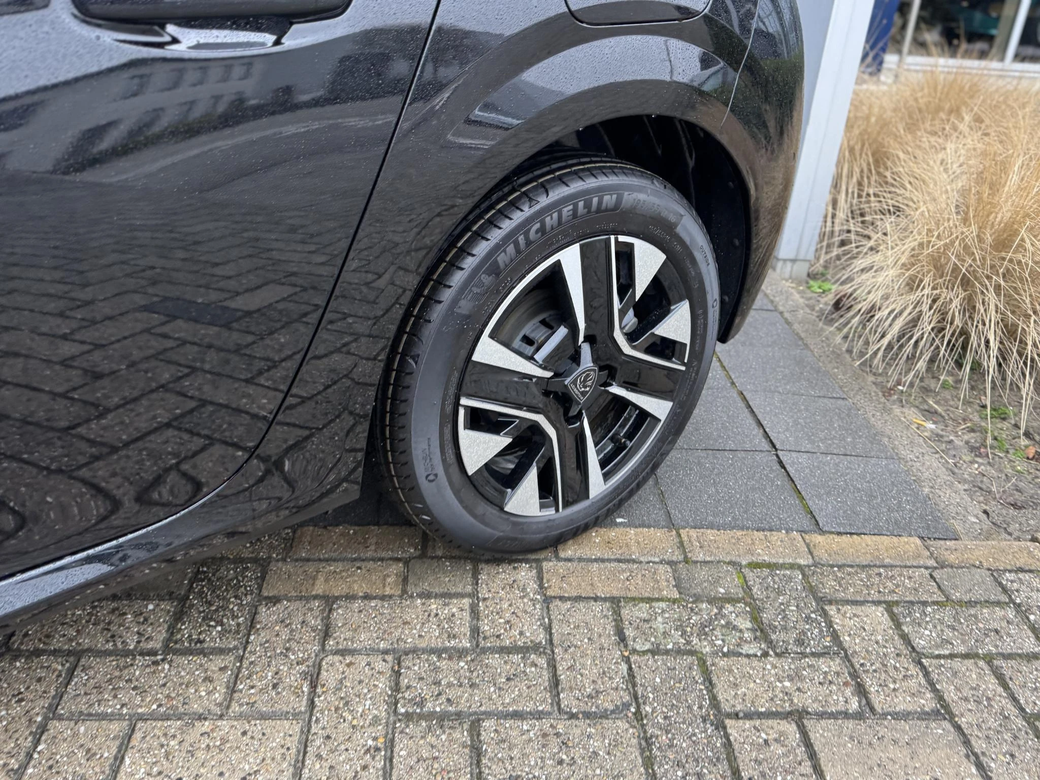 Peugeot-e-208-image-7