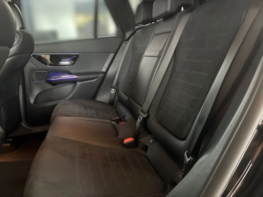 Mercedes-Benz-GLC 300 d-image-9